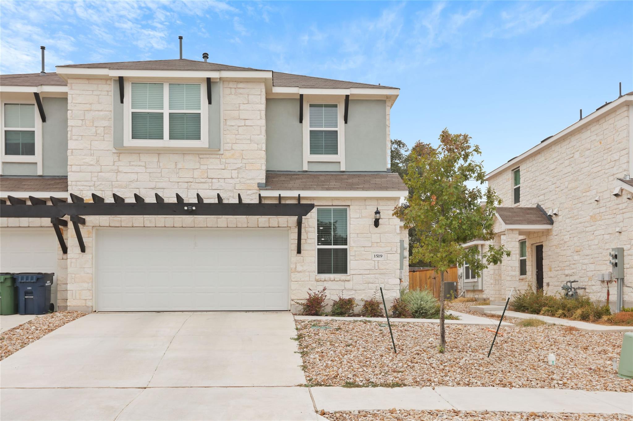 Listing photo 1 of 1519  Fenton Hill Dr