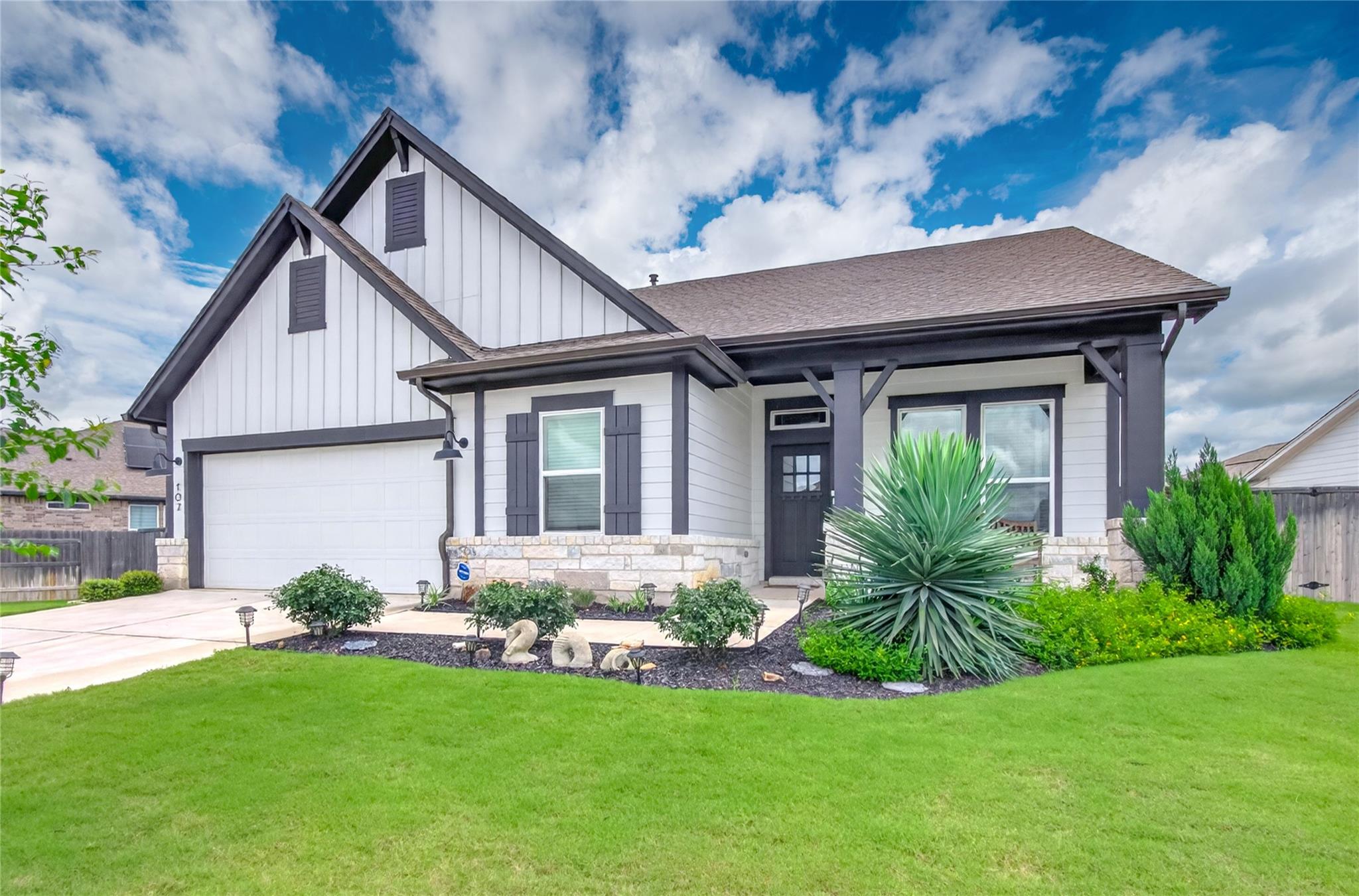Listing photo 1 of 107  Freeman Day Dr