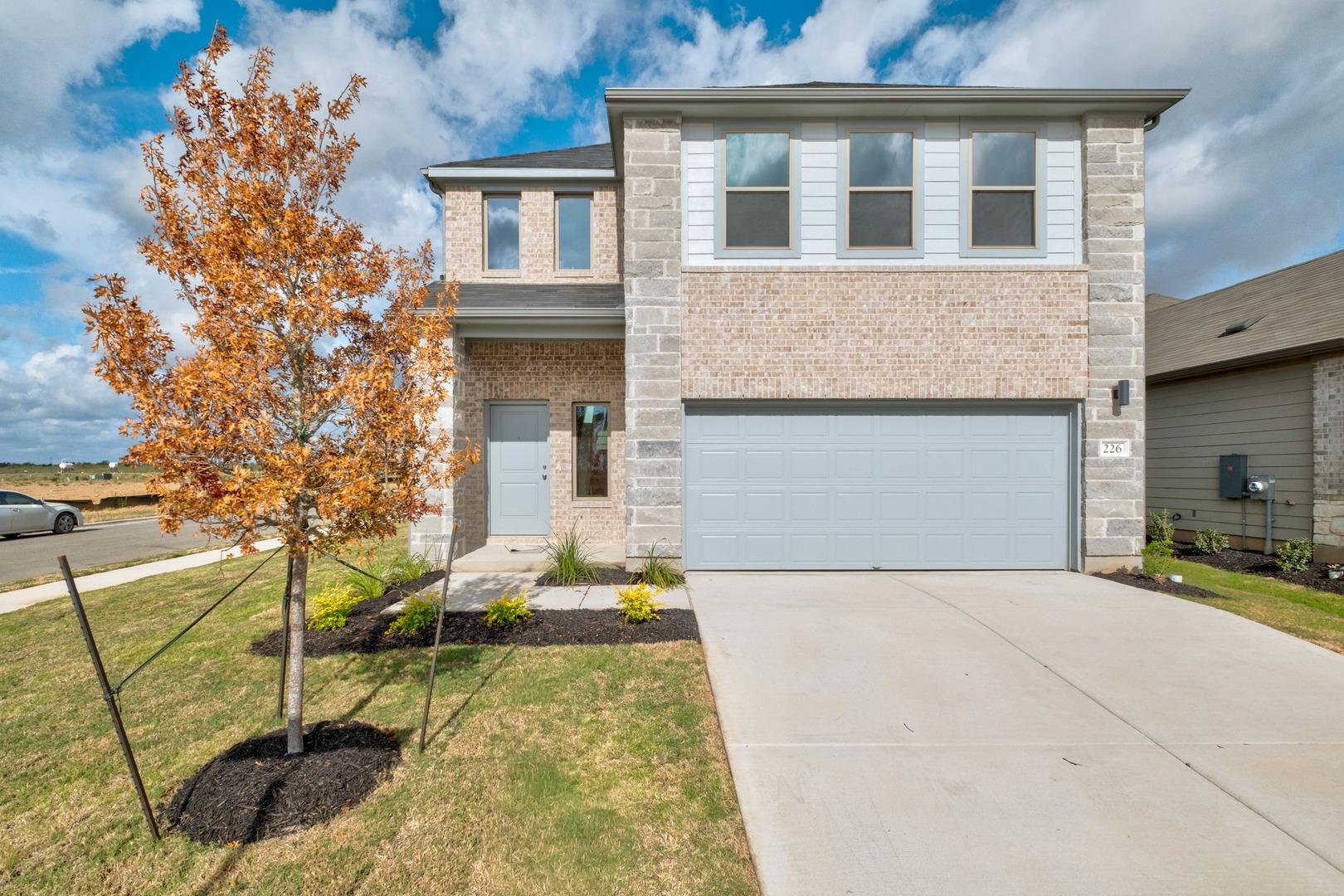 Listing photo 1 of 226  Hornet St