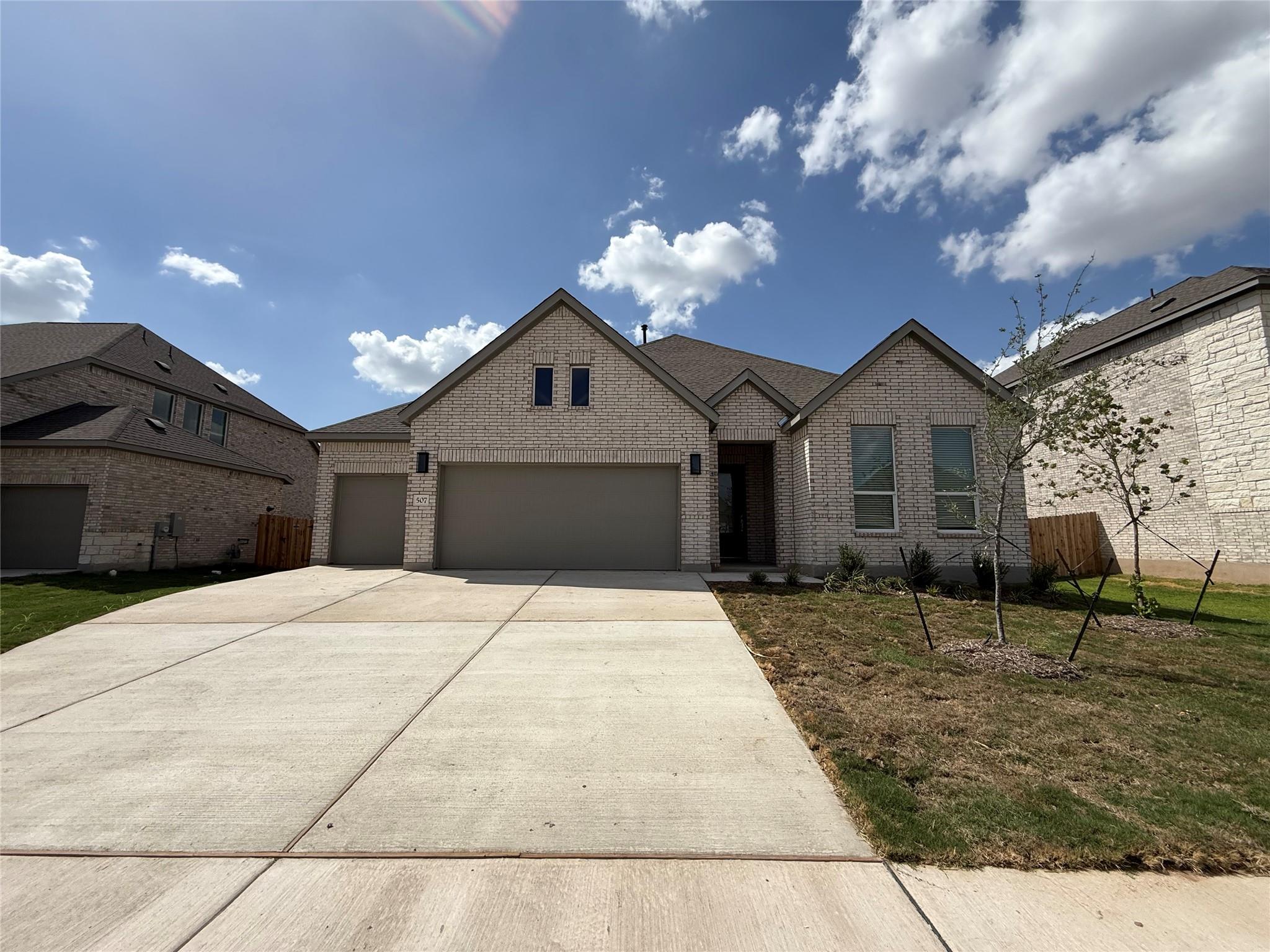 Listing photo 1 of 507  Corniche Cir