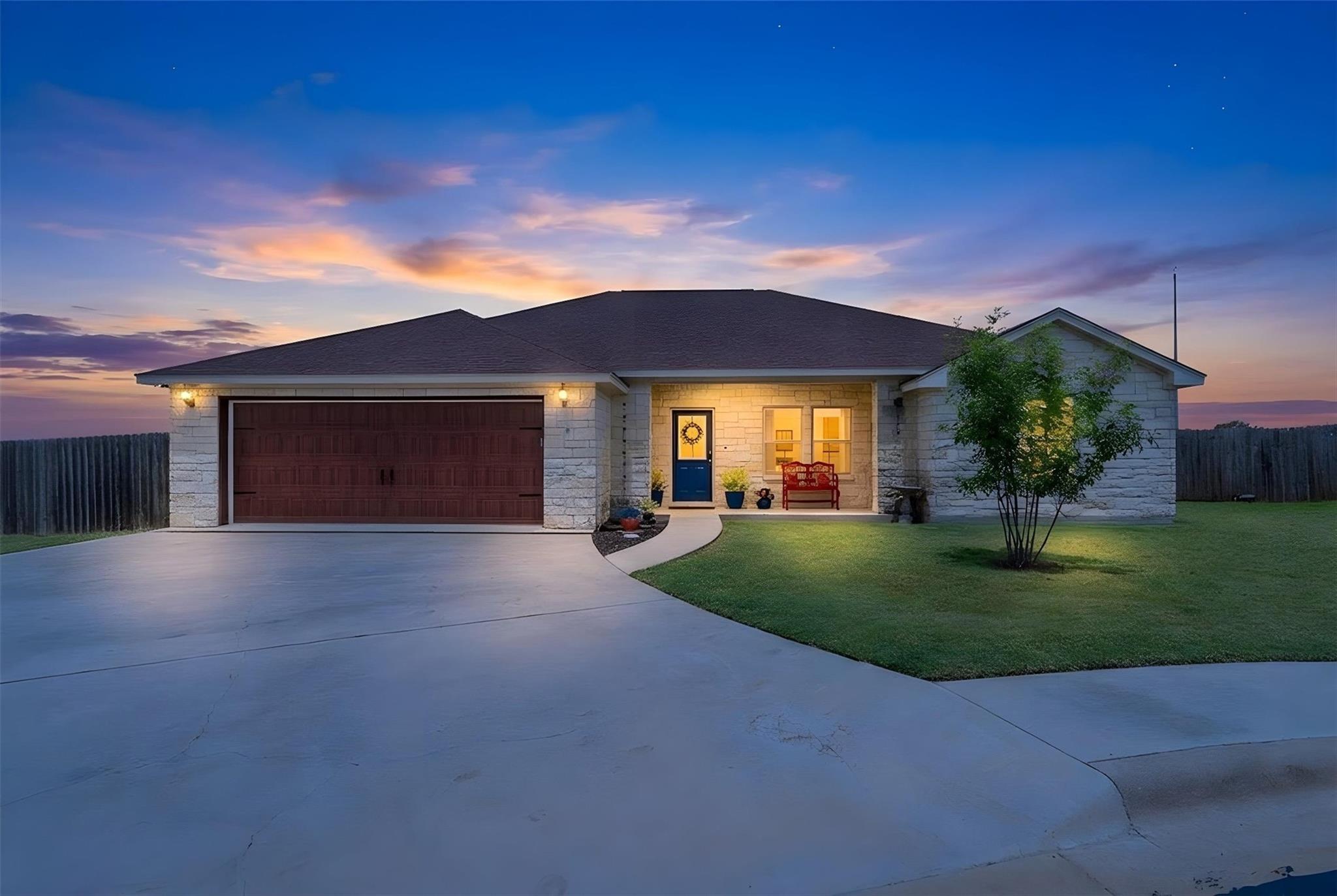 Listing photo 1 of 110 N Tanner Ct