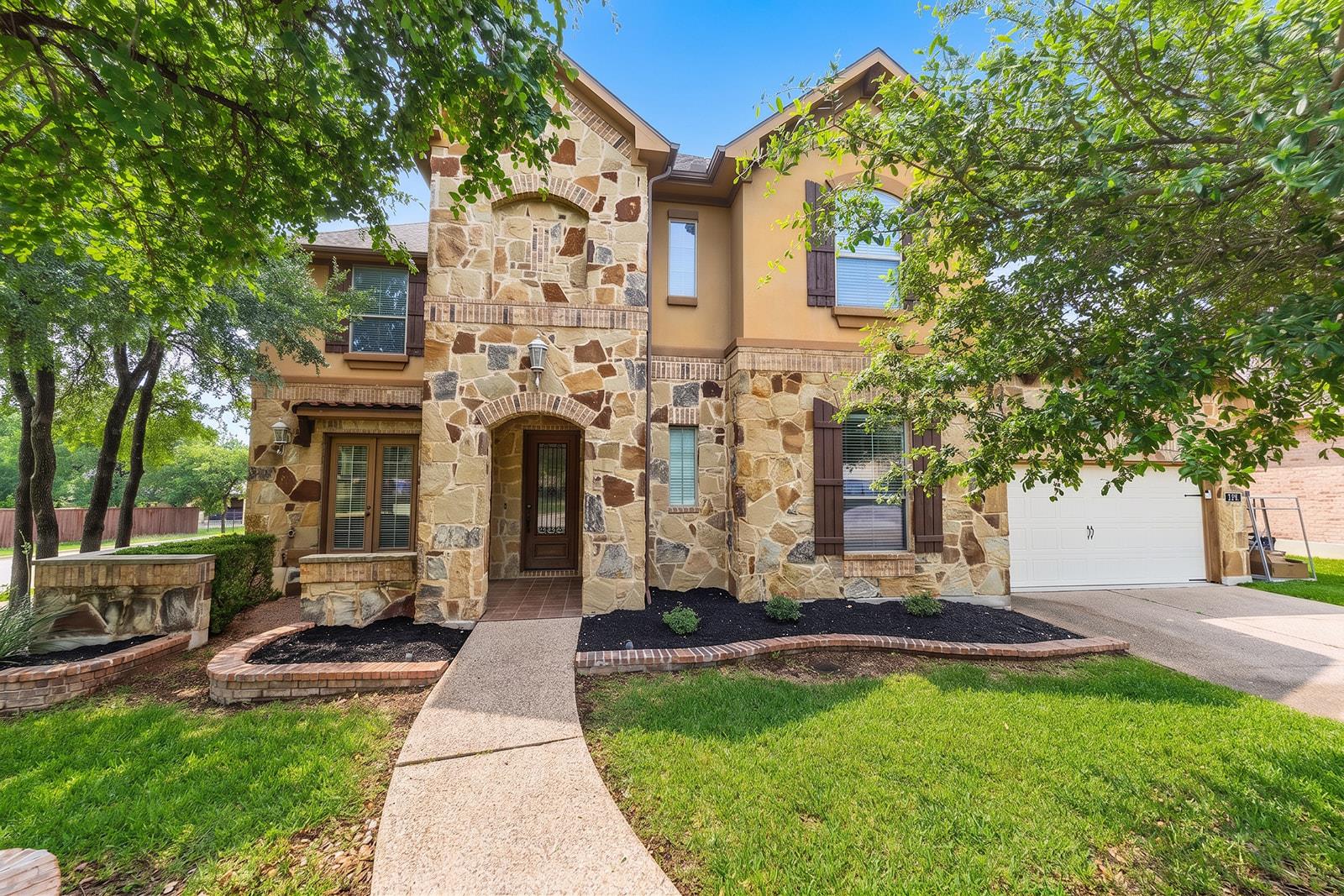 Listing photo 1 of 114  Saddle Ridge Dr N