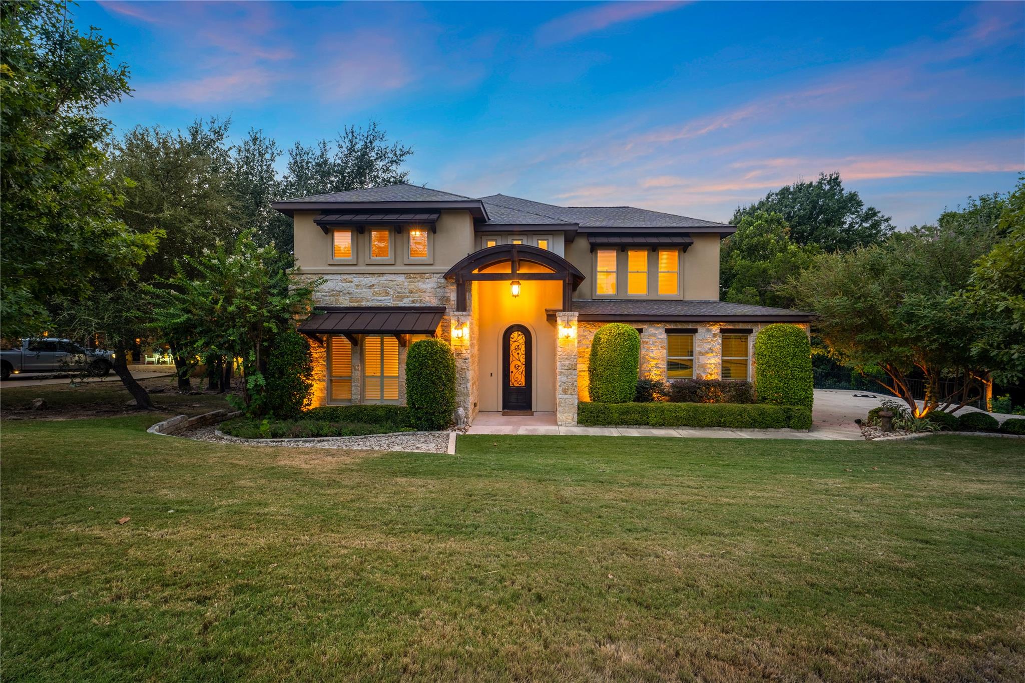 Listing photo 1 of 2719  Springwood Ln