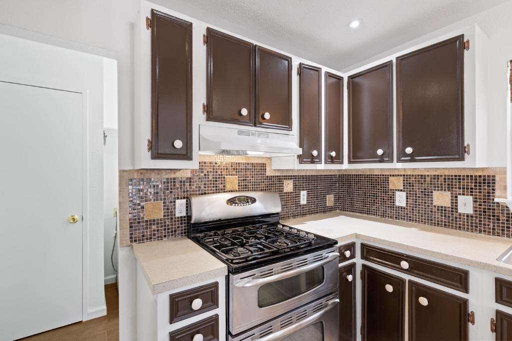 Listing photo 1 of 1211  Delano St
