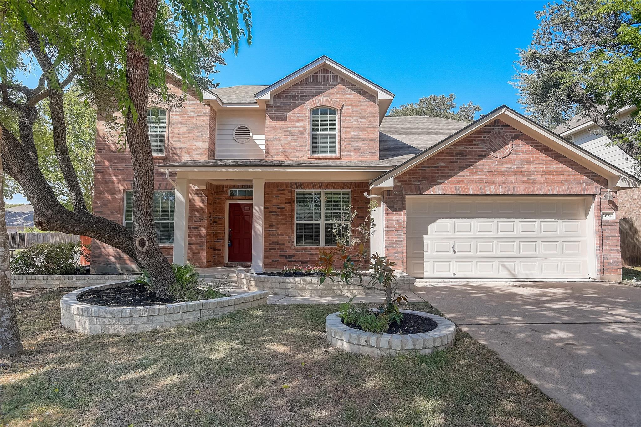 Listing photo 1 of 2624  Lou John St