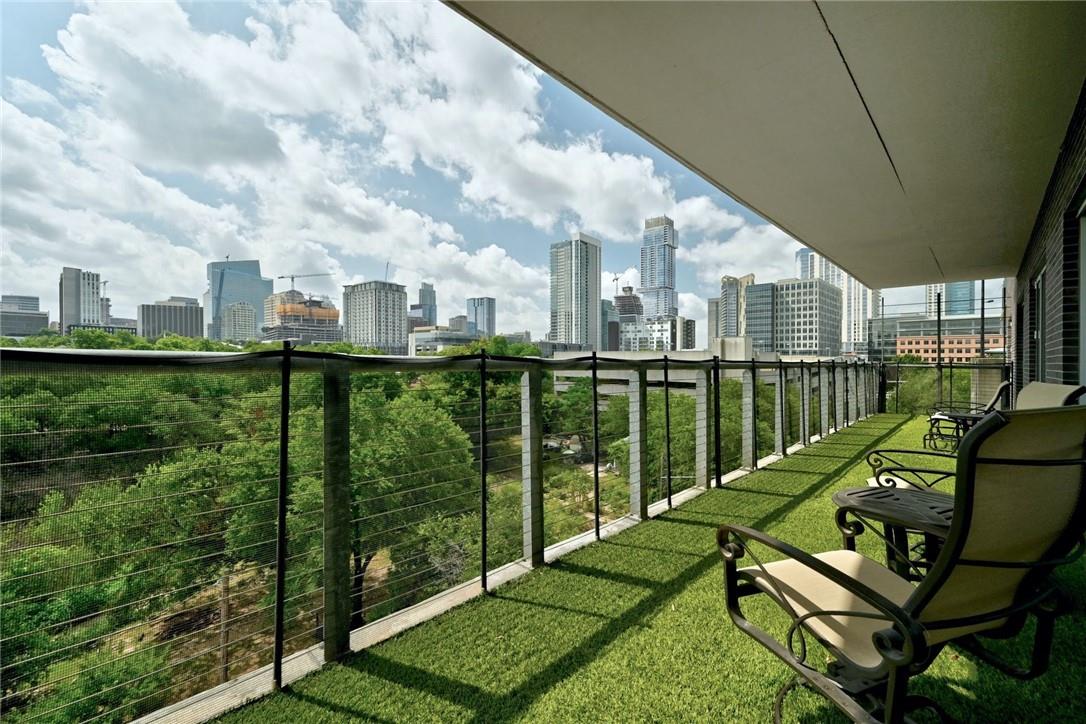 Listing photo 1 of 901 W 9th St  #406