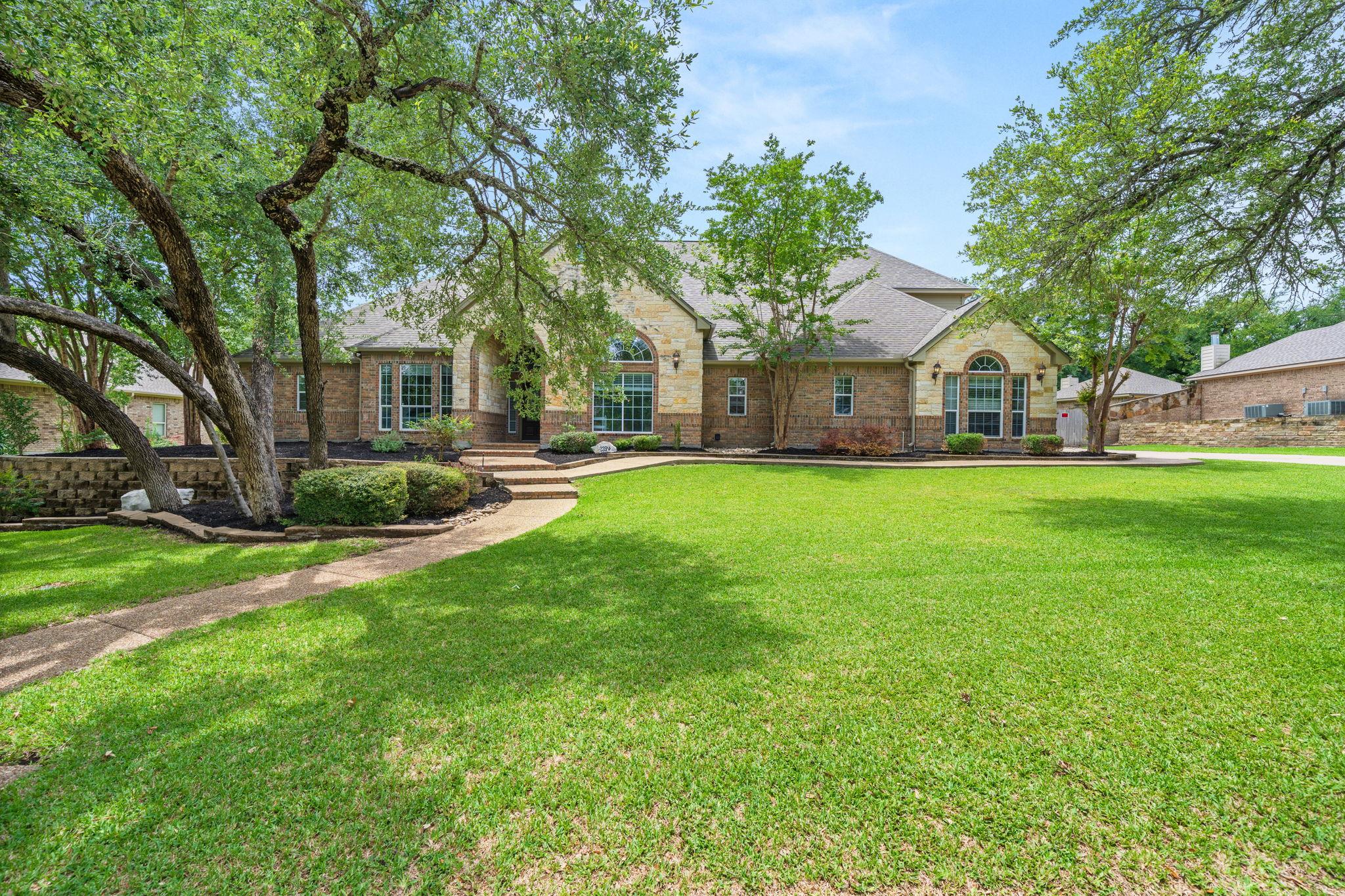 Listing photo 1 of 239  Eagle Landing Dr