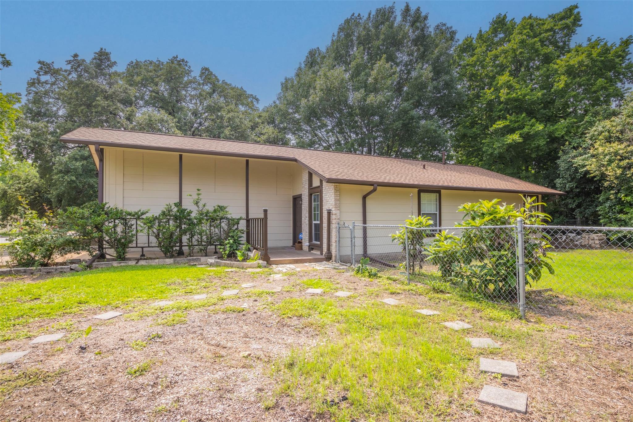 Listing photo 1 of 2520  BITTER CREEK Dr