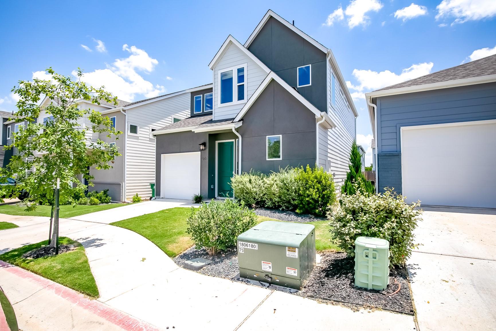 Listing photo 1 of 15107  Forum Ave