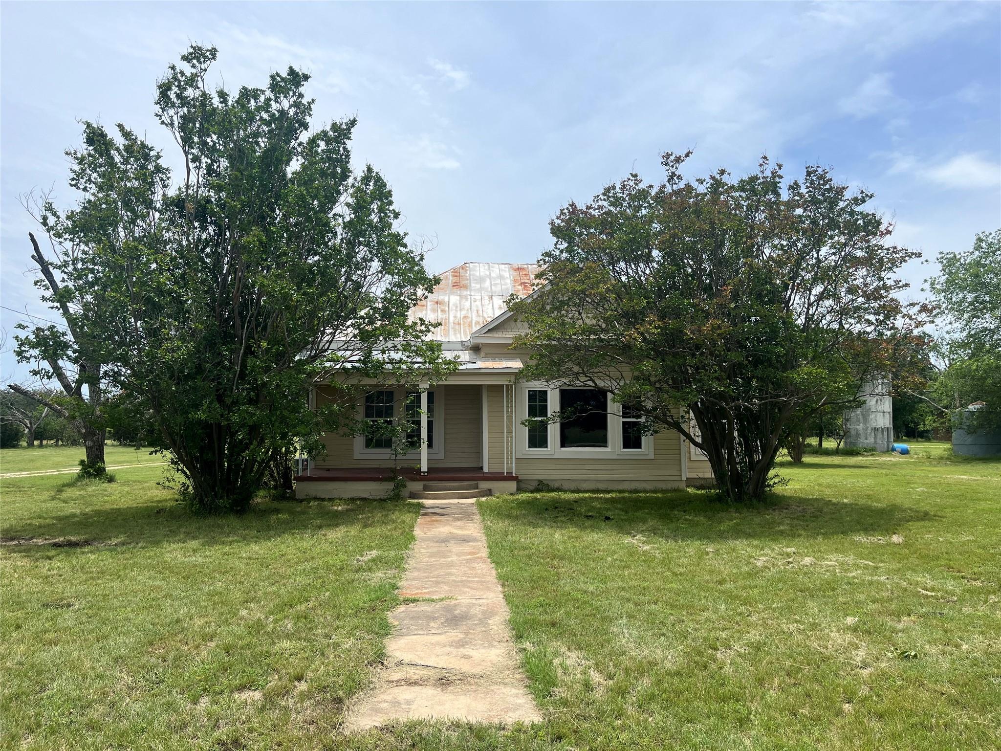 Listing photo 1 of 1312  Fm 581 Hwy E