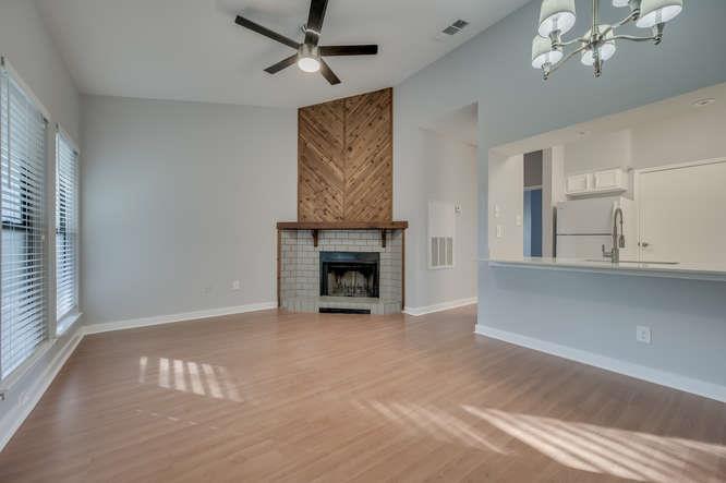 Ảnh nhà đang rao bán 1 của 2901  San Jacinto Blvd  #306