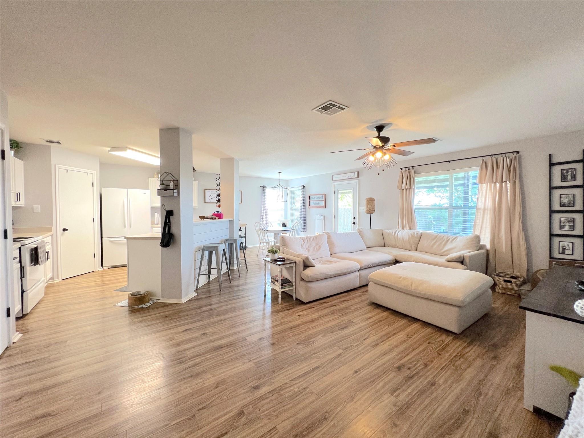 Listing photo 1 of 2204  Brewers Pl