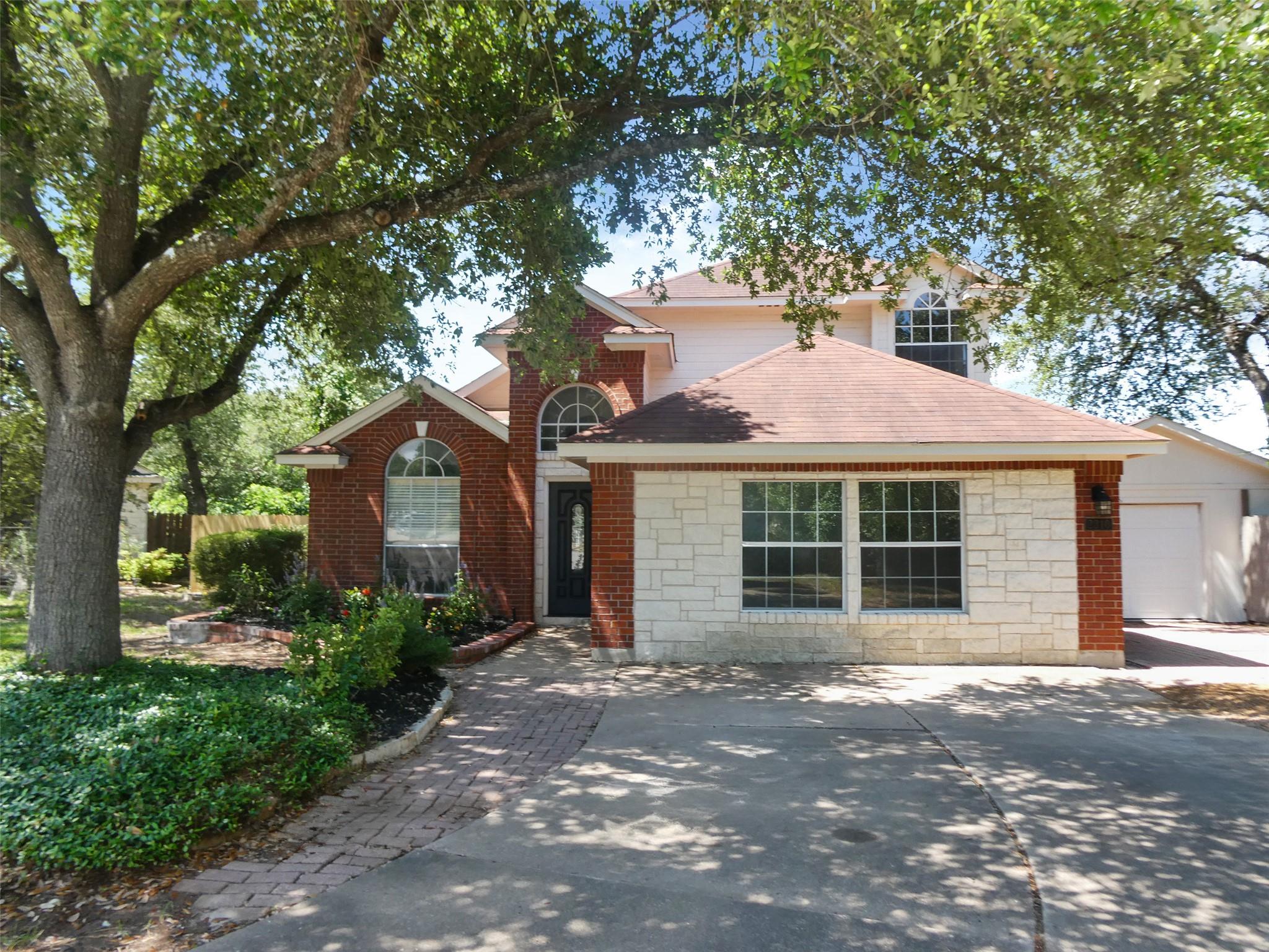 Listing photo 1 of 2310  MACAW Dr