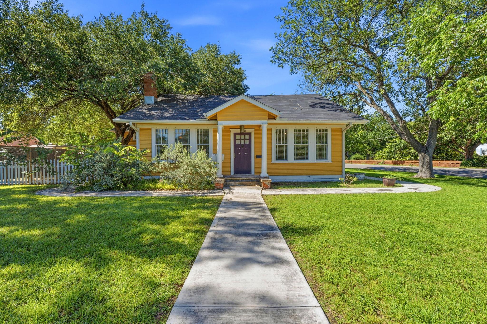 Listing photo 1 of 1232  Spruce St