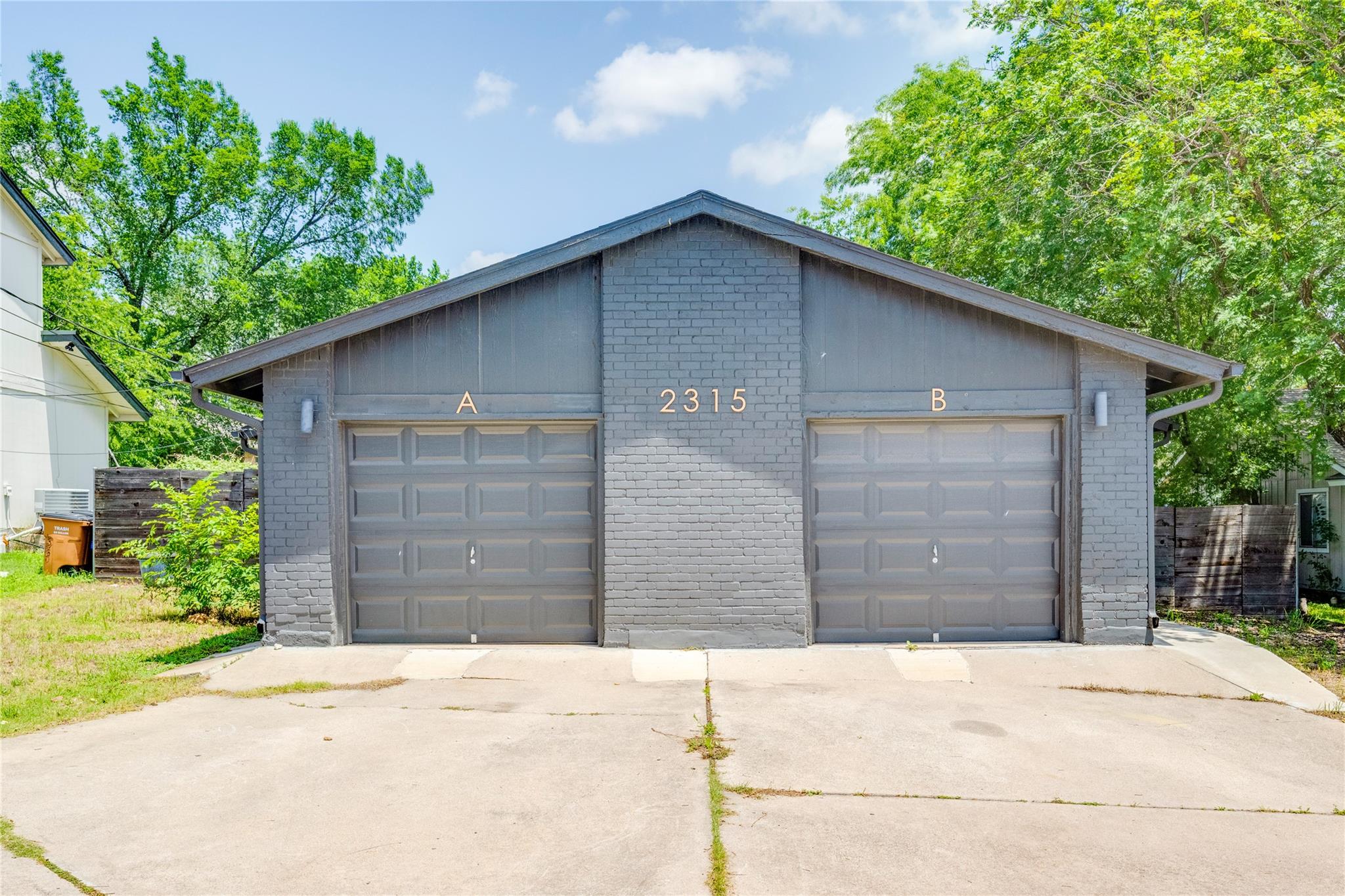 Listing photo 1 of 2315  Burleson Rd