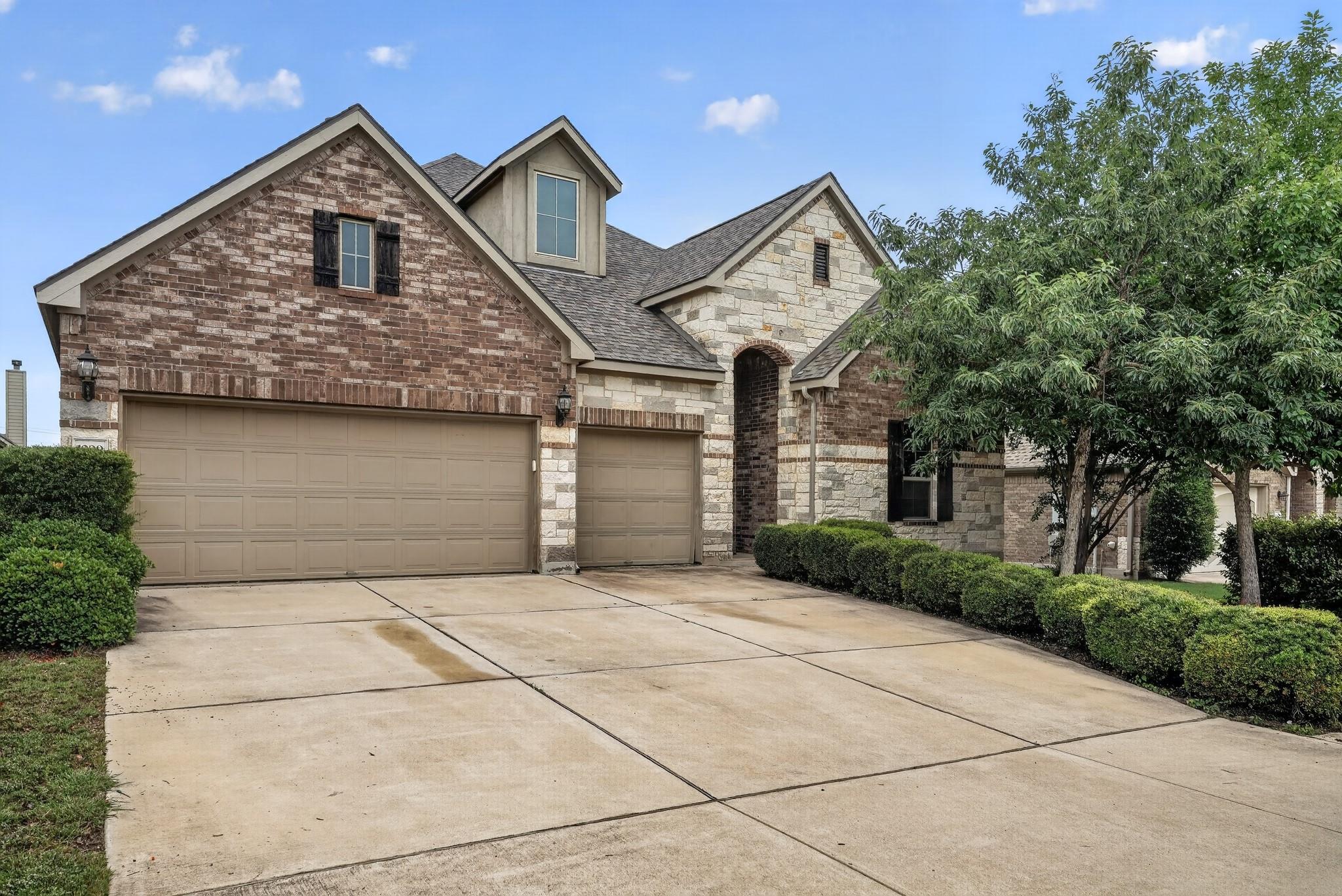A well-maintained residence with an inviting faca