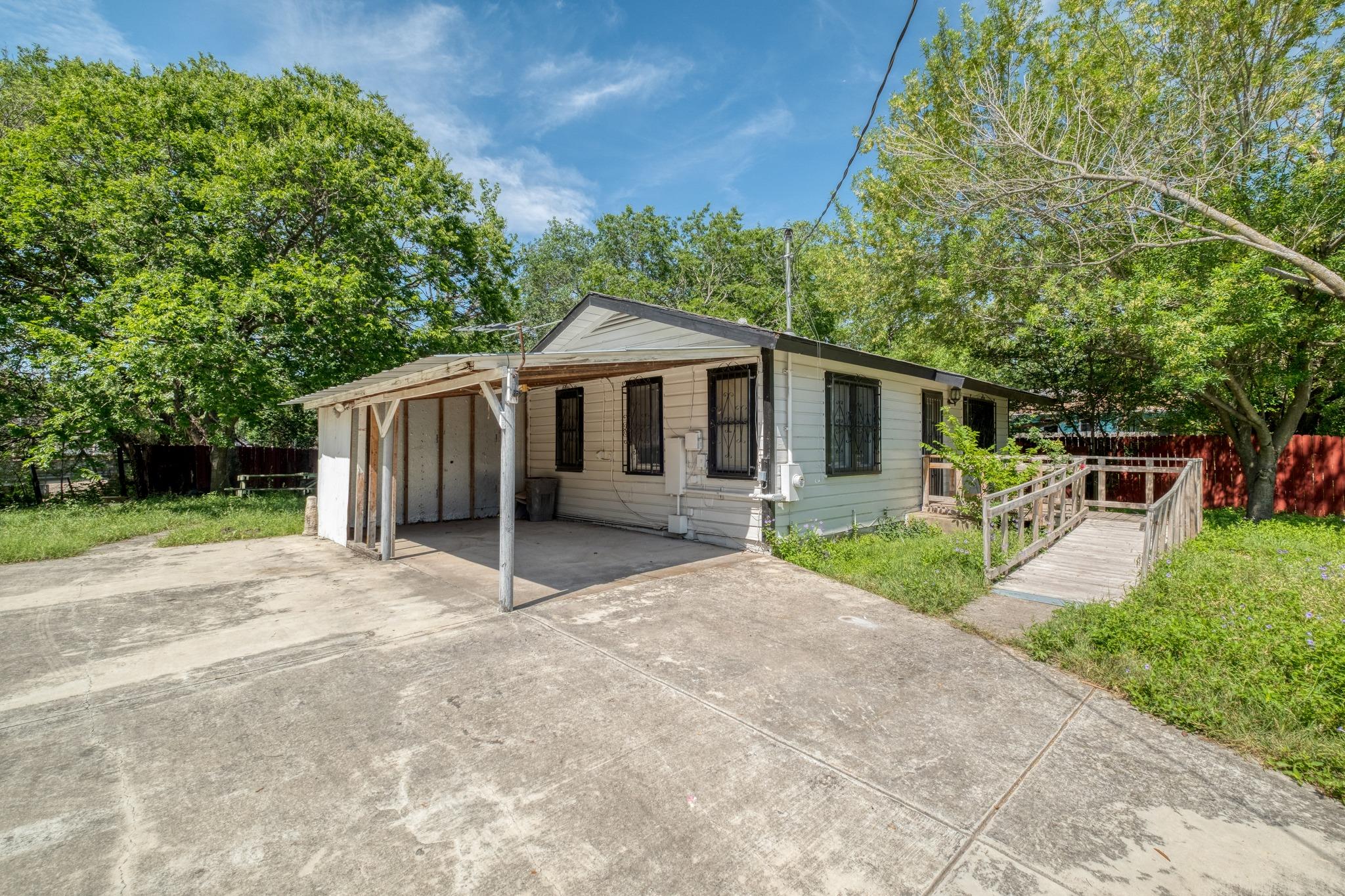 Listing photo 1 of 3509  Lyons Rd