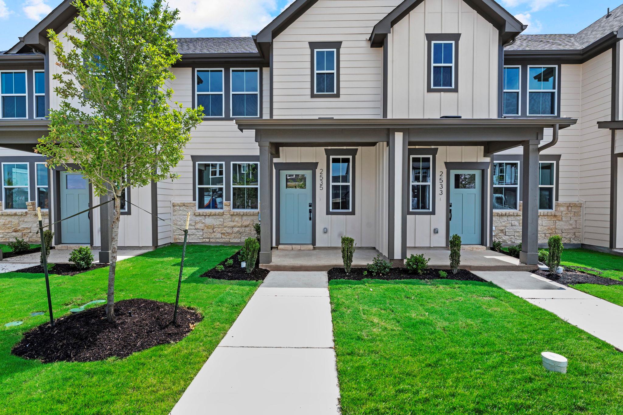 Listing photo 1 of 2535  Violet Theo Ln