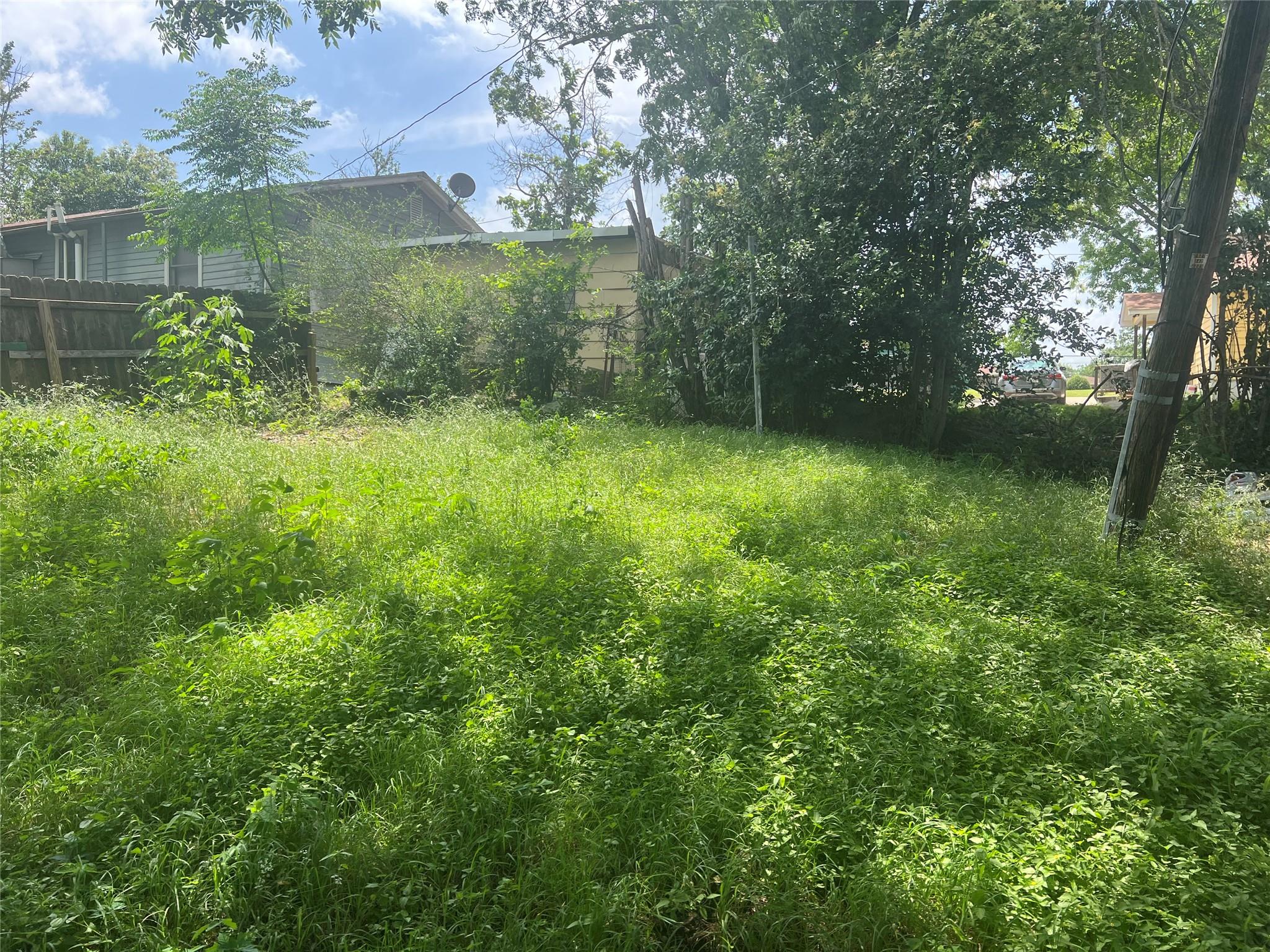 Listing photo 1 of 711  Burkett St