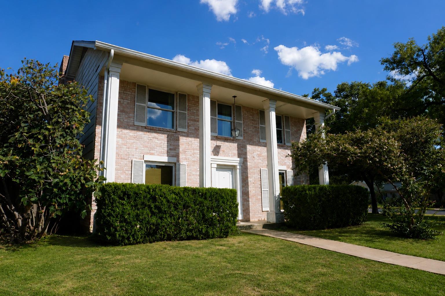 Listing photo 1 of 10101  Parkfield Dr