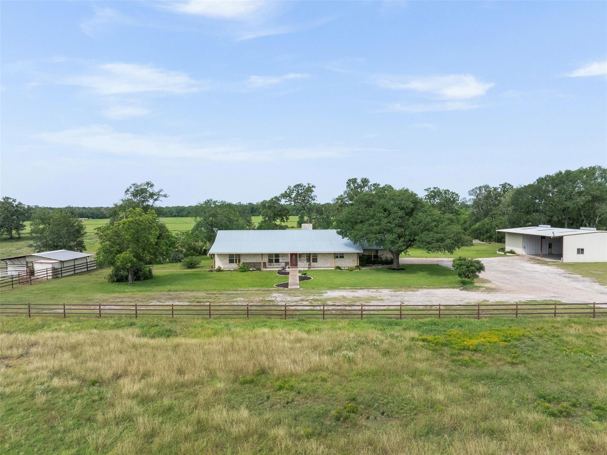 Listing photo 1 of 1140  Private Road 8022 None