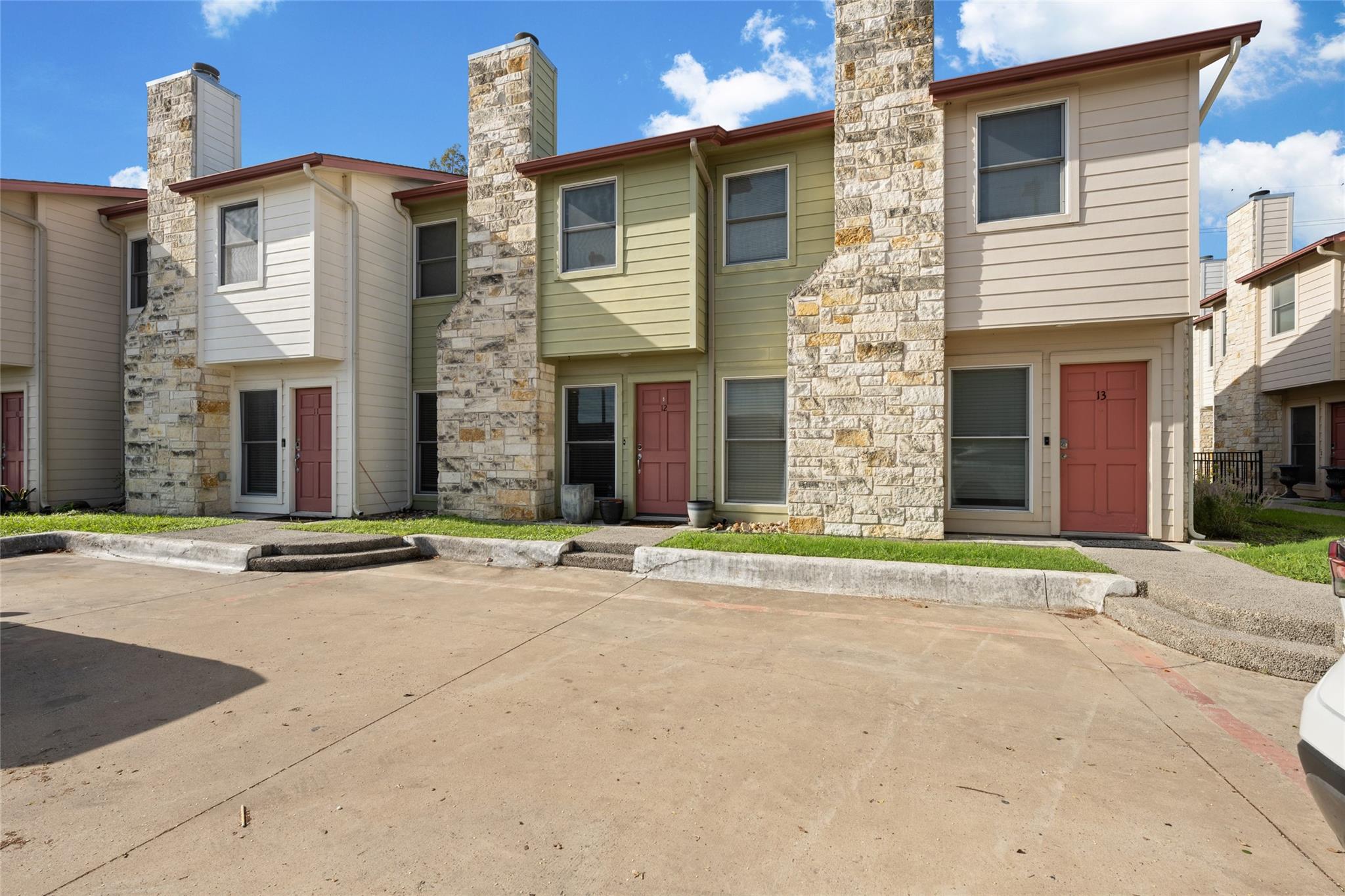 Ảnh nhà đang rao bán 1 của 6900 E Riverside Dr  #12