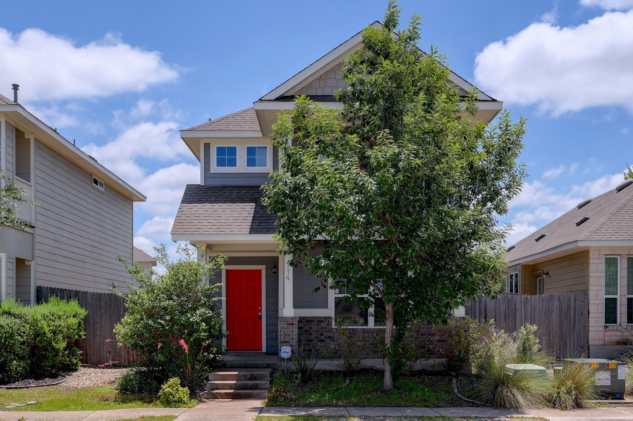 Listing photo 1 of 714  Stampede Rd