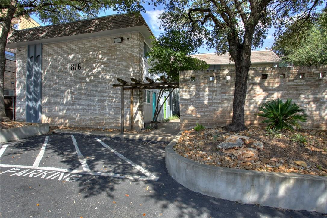 Listing photo 1 of 816 W North Loop Blvd  ##111
