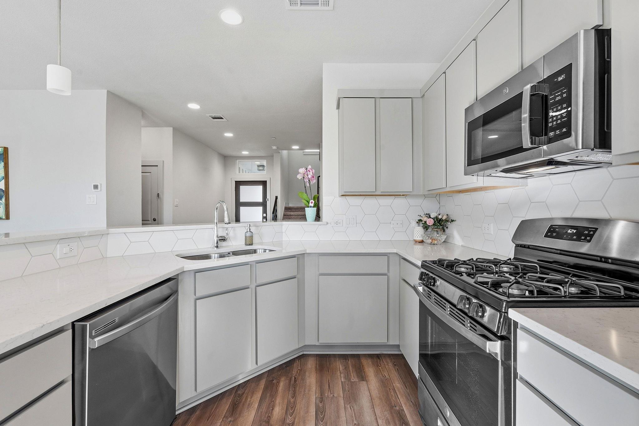 Listing photo 1 of 2260  Local Rebel Loop