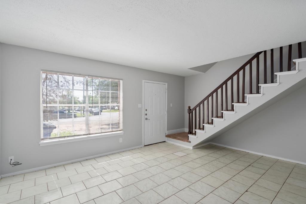 Listing photo 1 of 5800  Belmoor Dr  #C