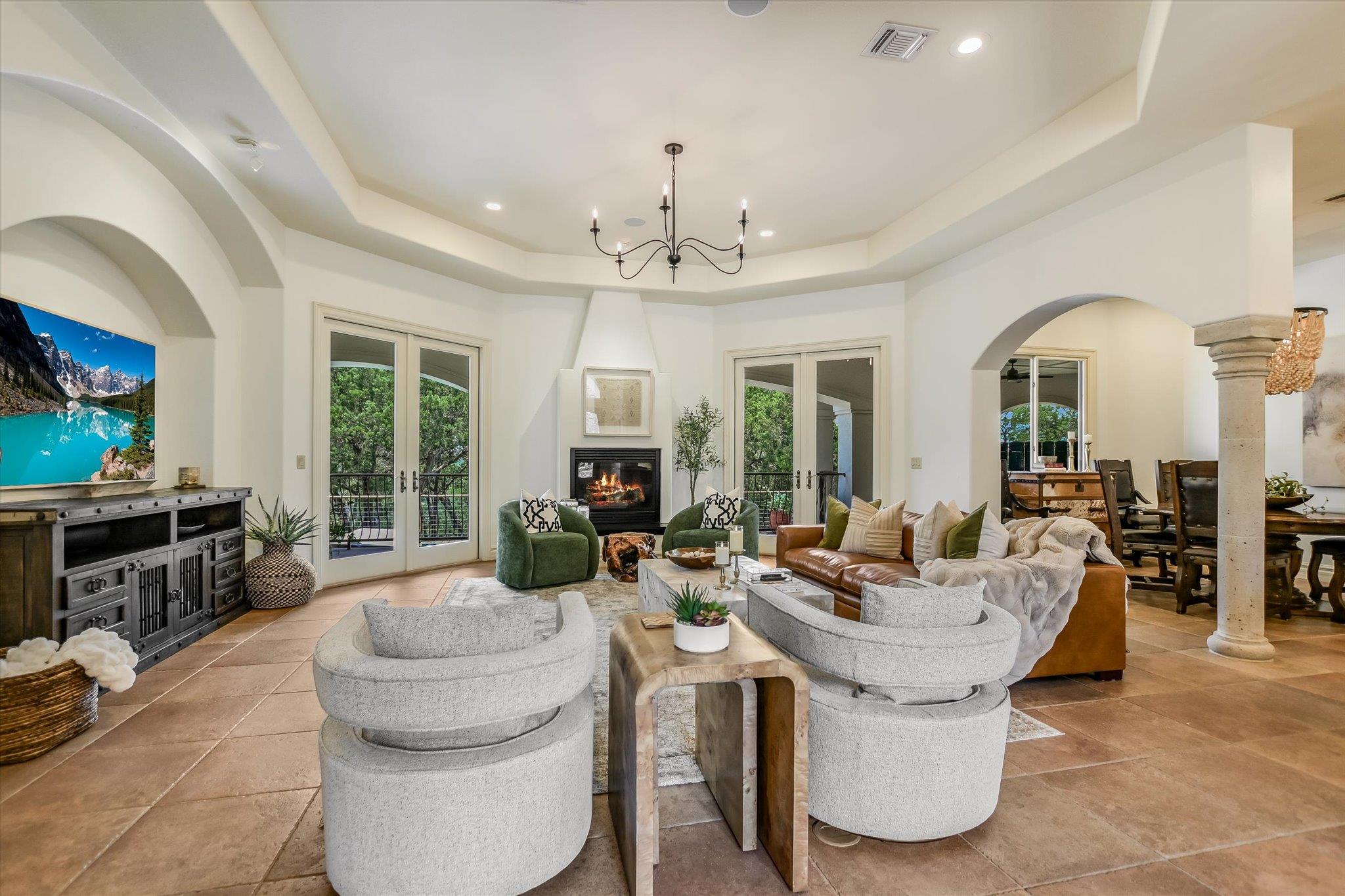 Listing photo 1 of 817  Woodcreek Ranch Rd
