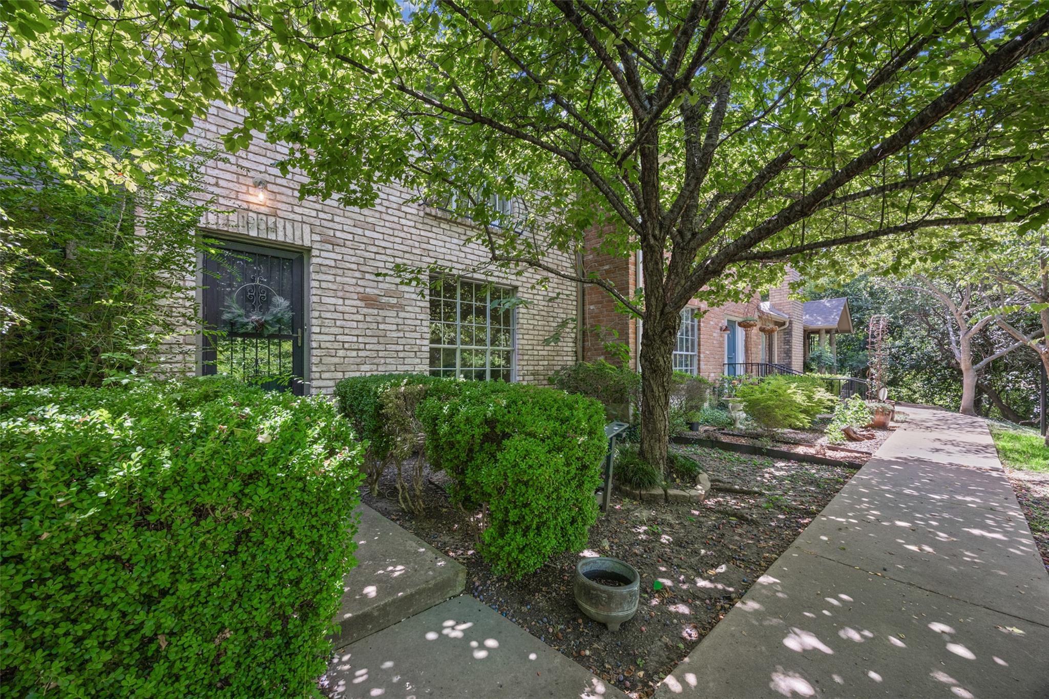Listing photo 1 of 1904  Rosetti Dr  #109
