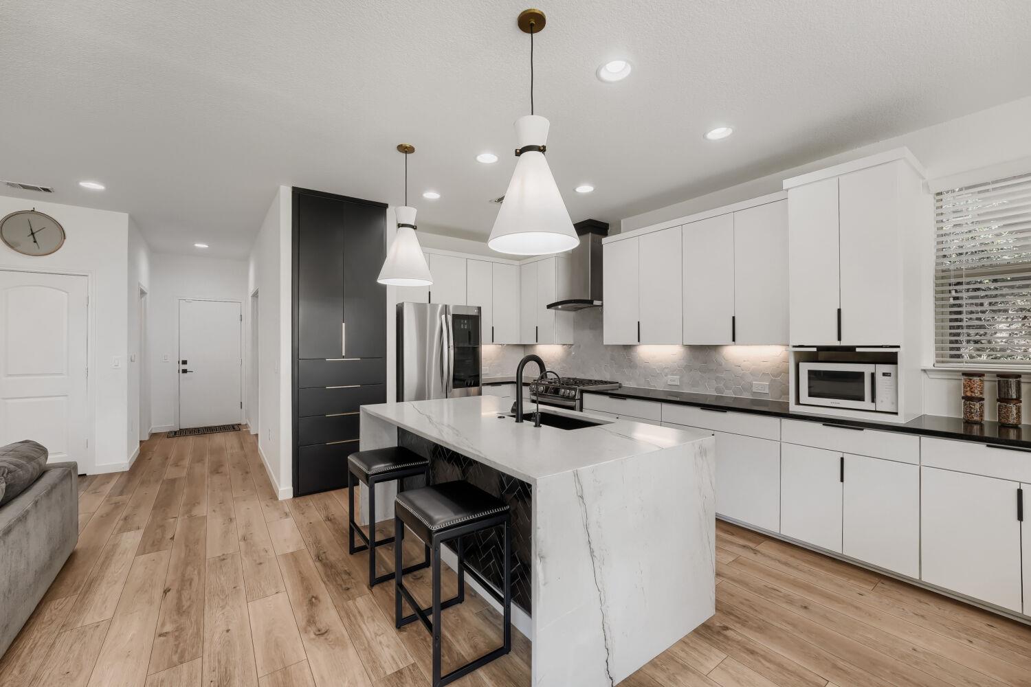 Listing photo 1 of 10412  Turnbull Loop