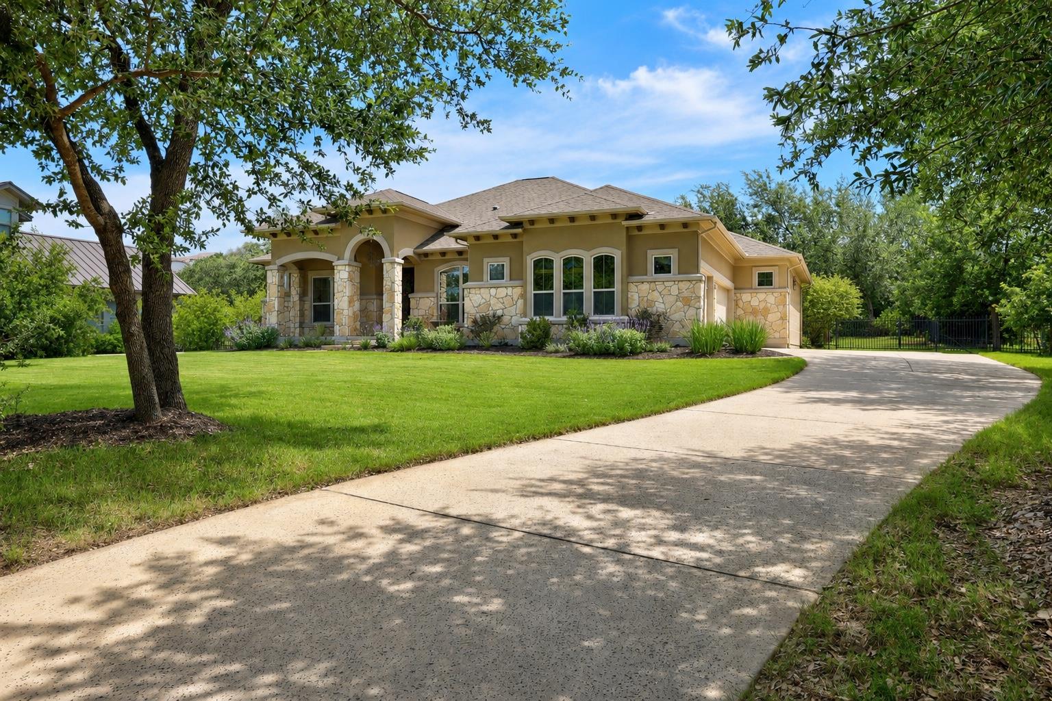 Listing photo 1 of 17001  Northlake Hills Dr