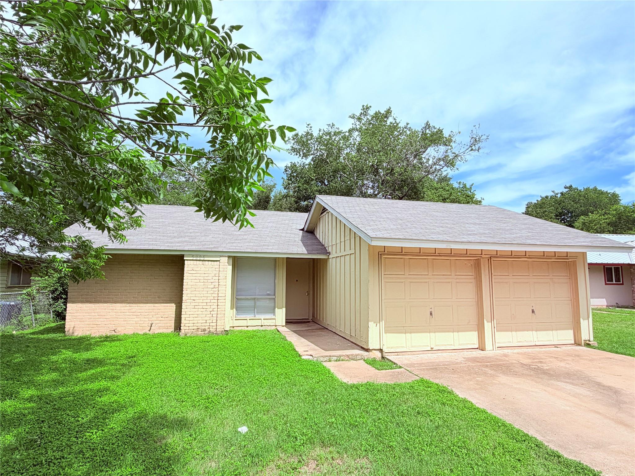 Listing photo 1 of 5206  Village Trl