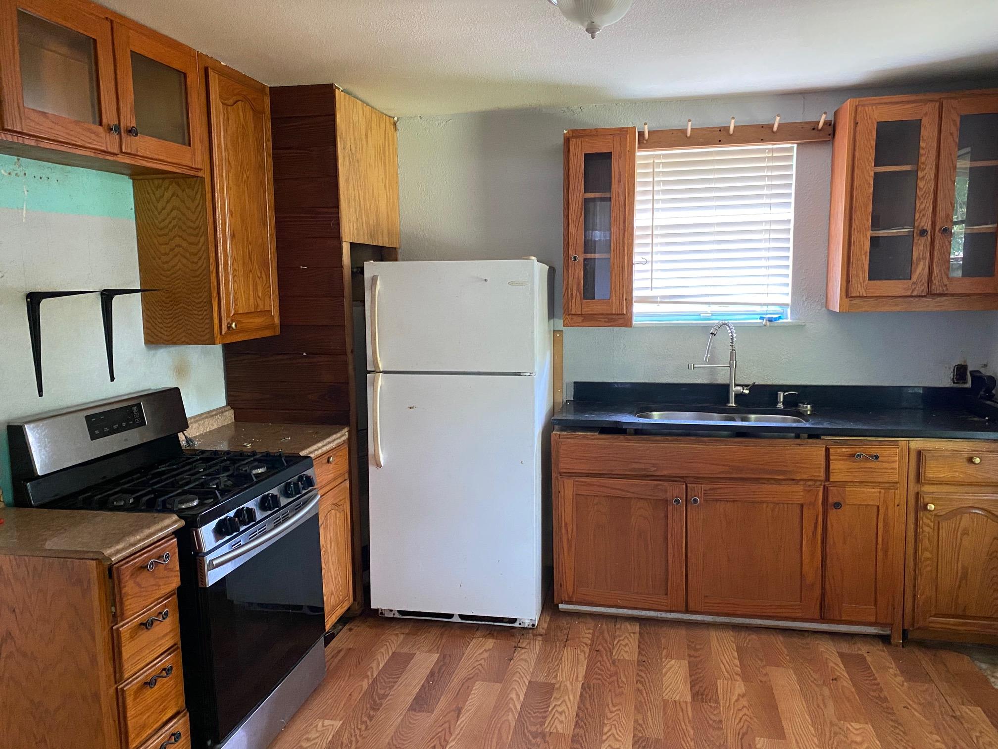 Functional kitchen offering a full complement of 