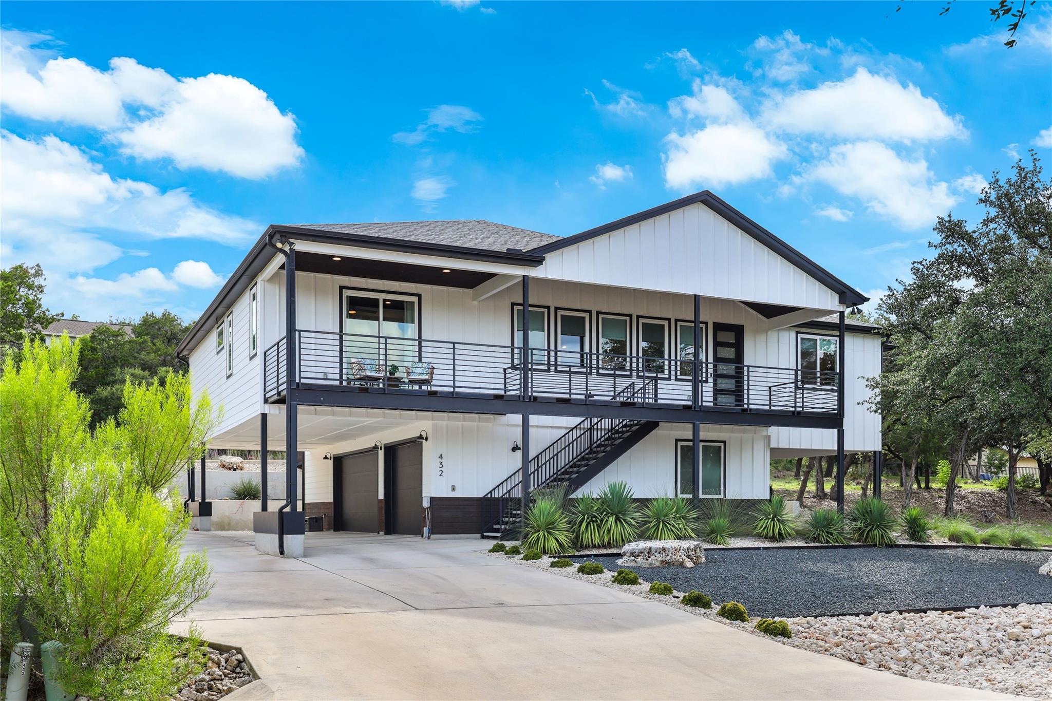 Listing photo 1 of 432  Venture Blvd S