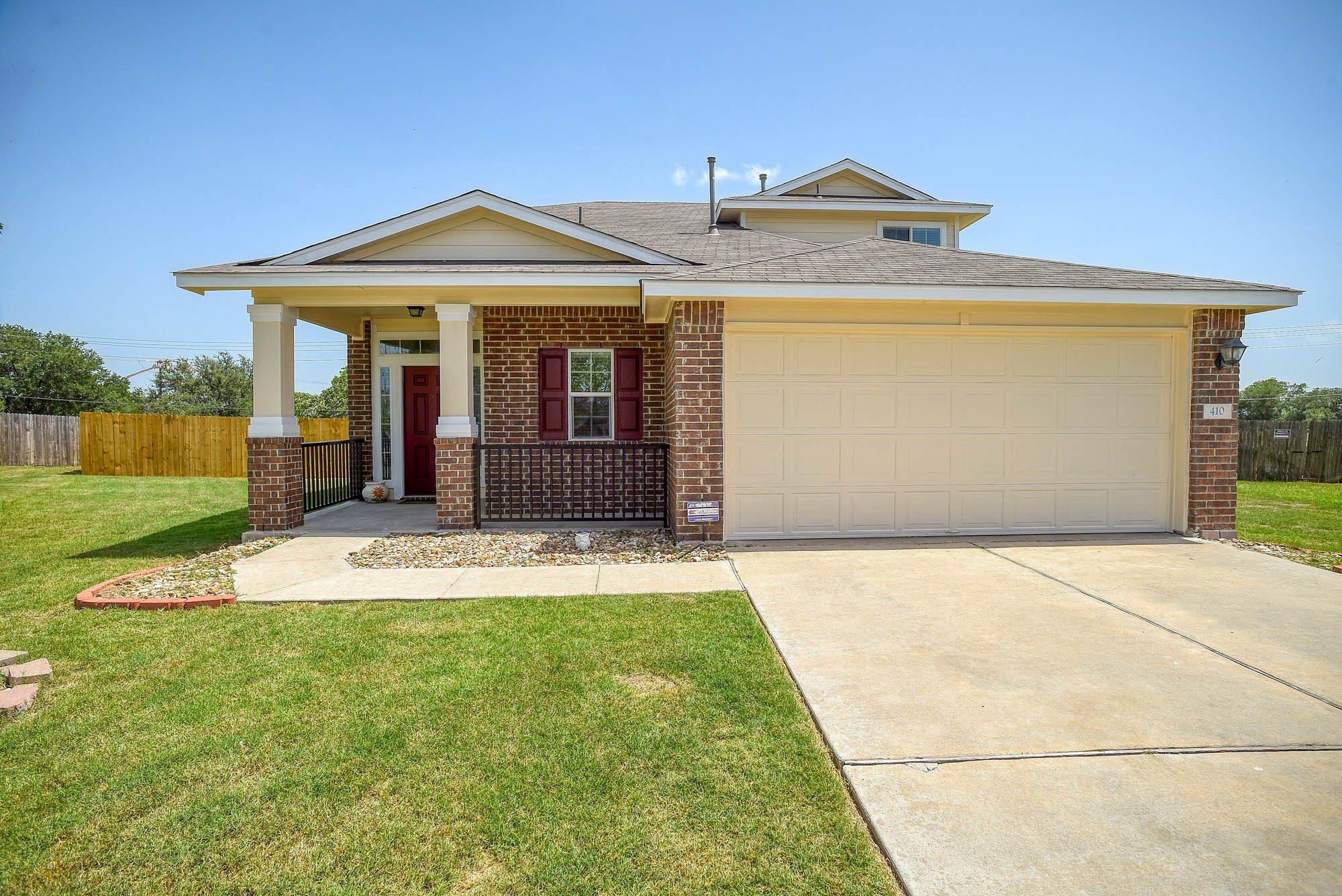Listing photo 1 of 410 S Hunting Lodge Ln