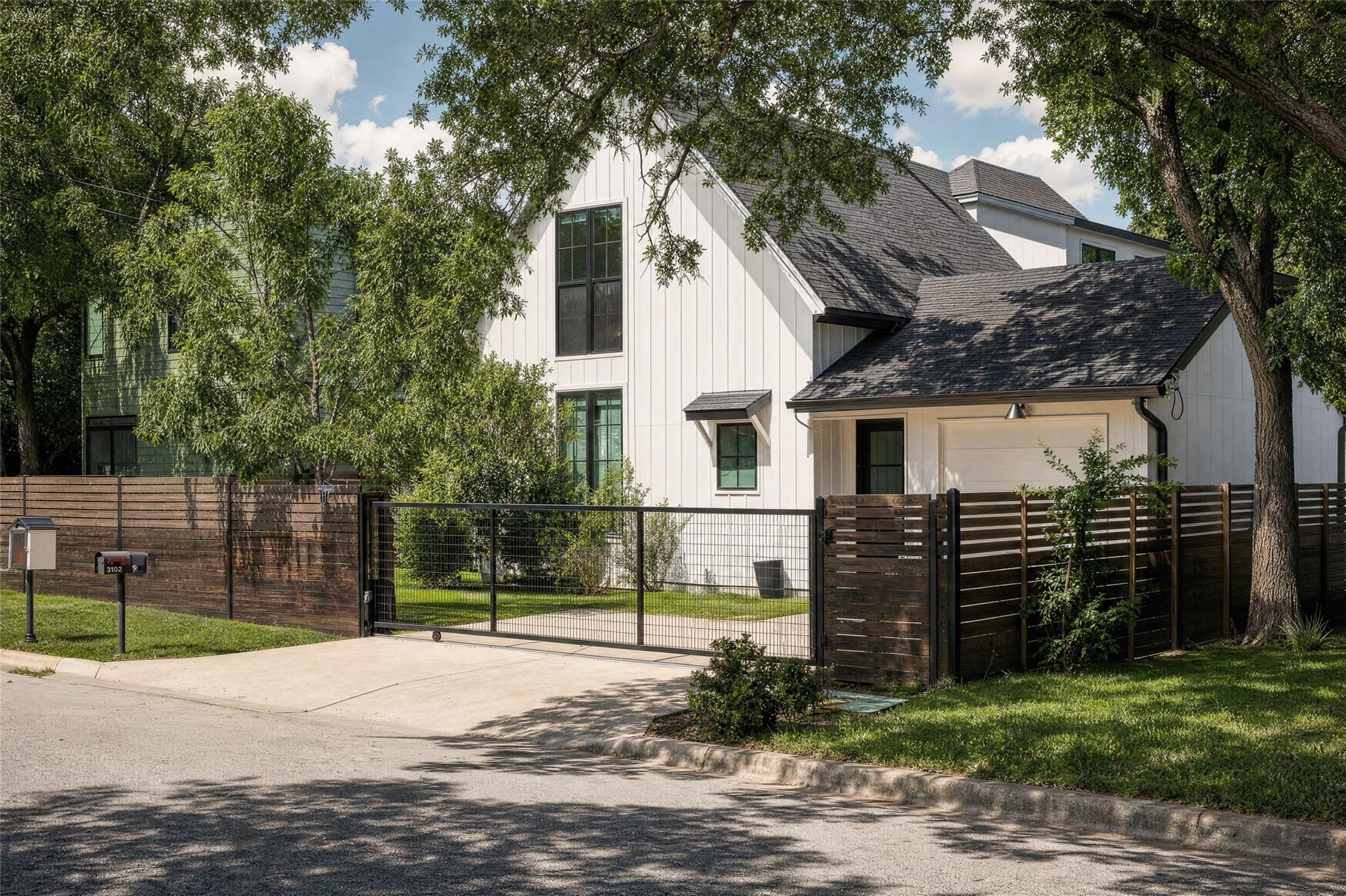 Listing photo 1 of 3102  Brinwood Ave