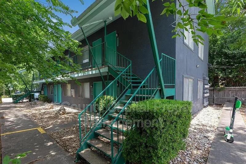 Listing photo 1 of 502 W 35th St  #105