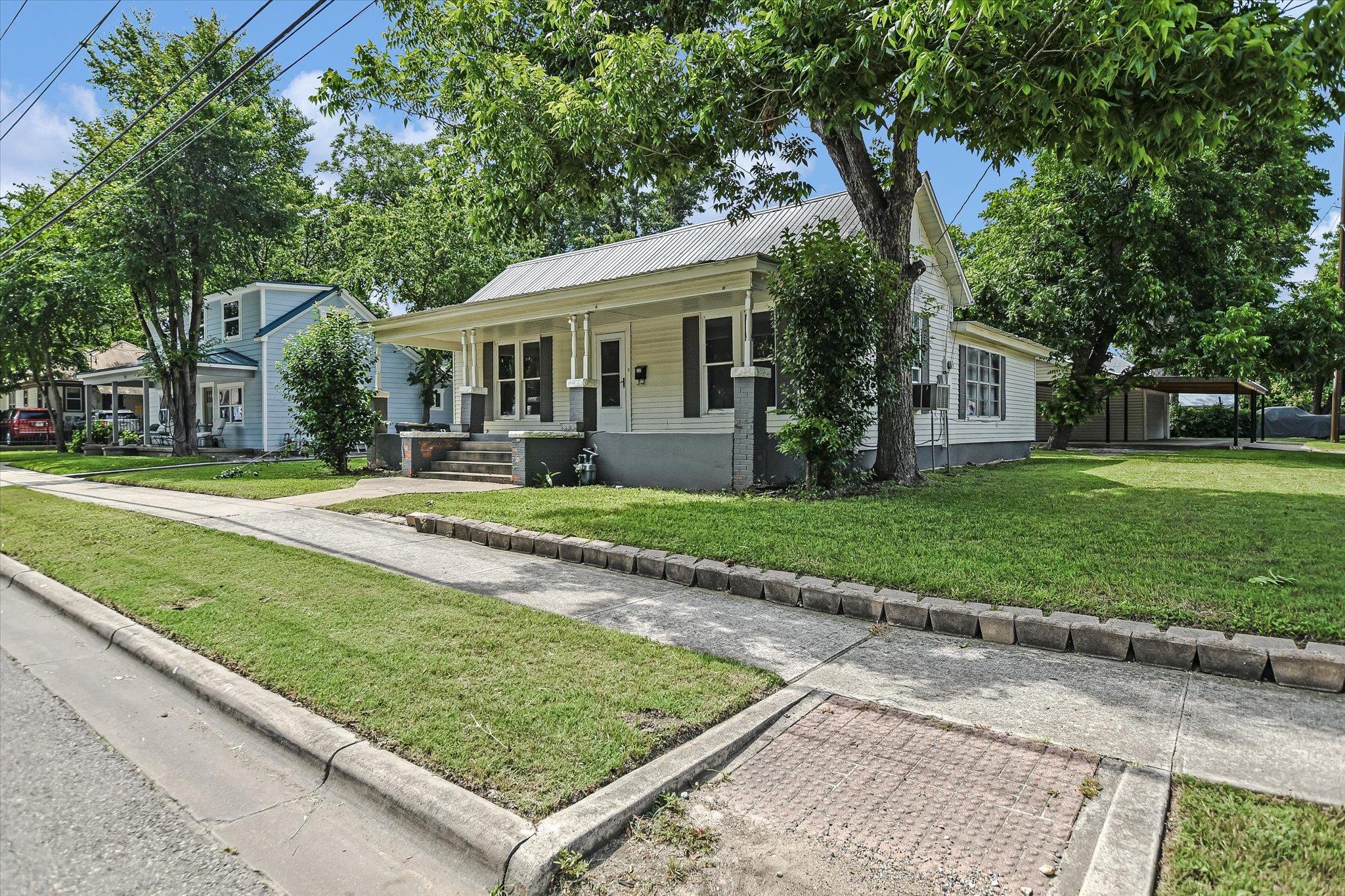 Listing photo 1 of 312 W 10th St