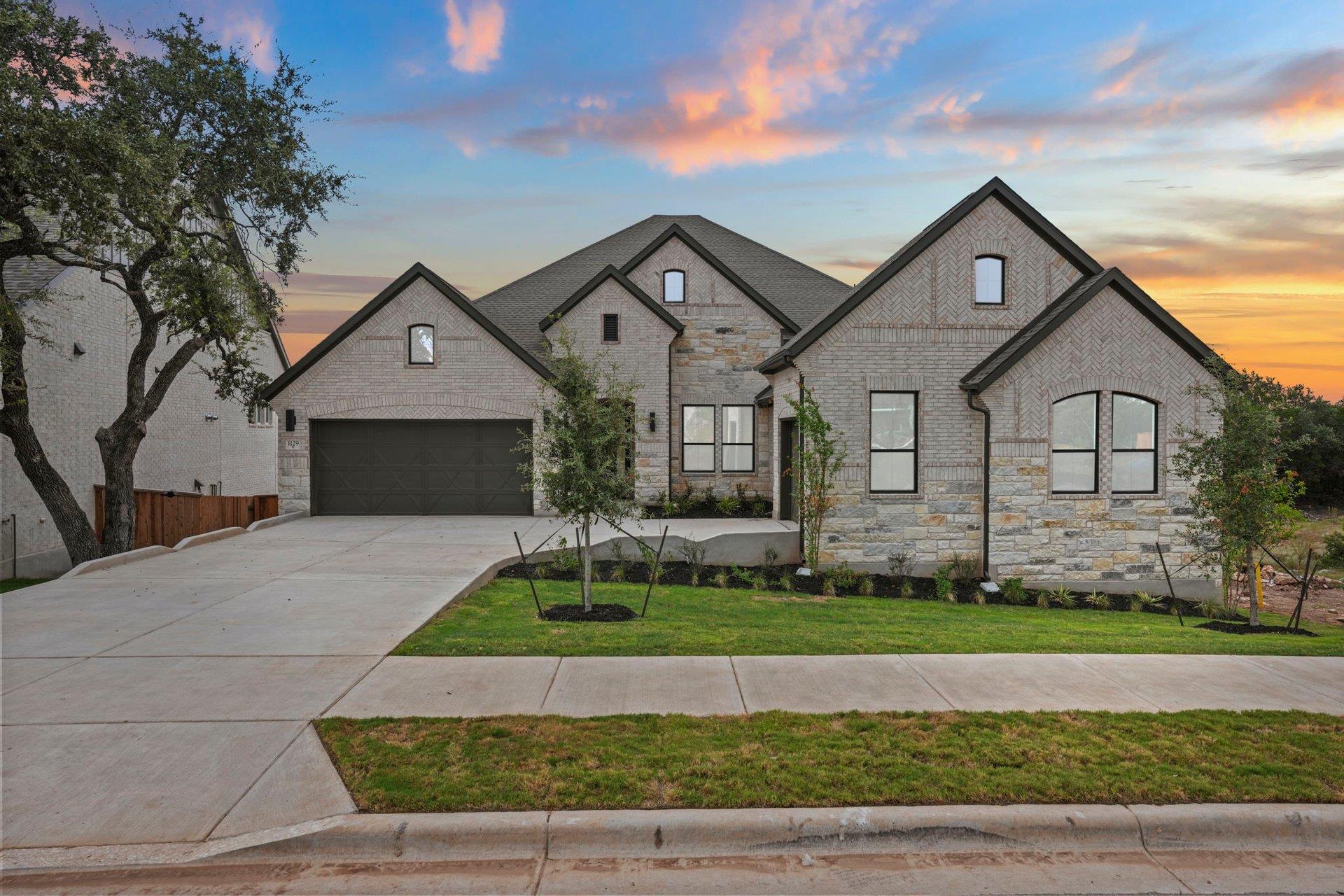 Listing photo 1 of 1129  Twisted Tarpley Ln