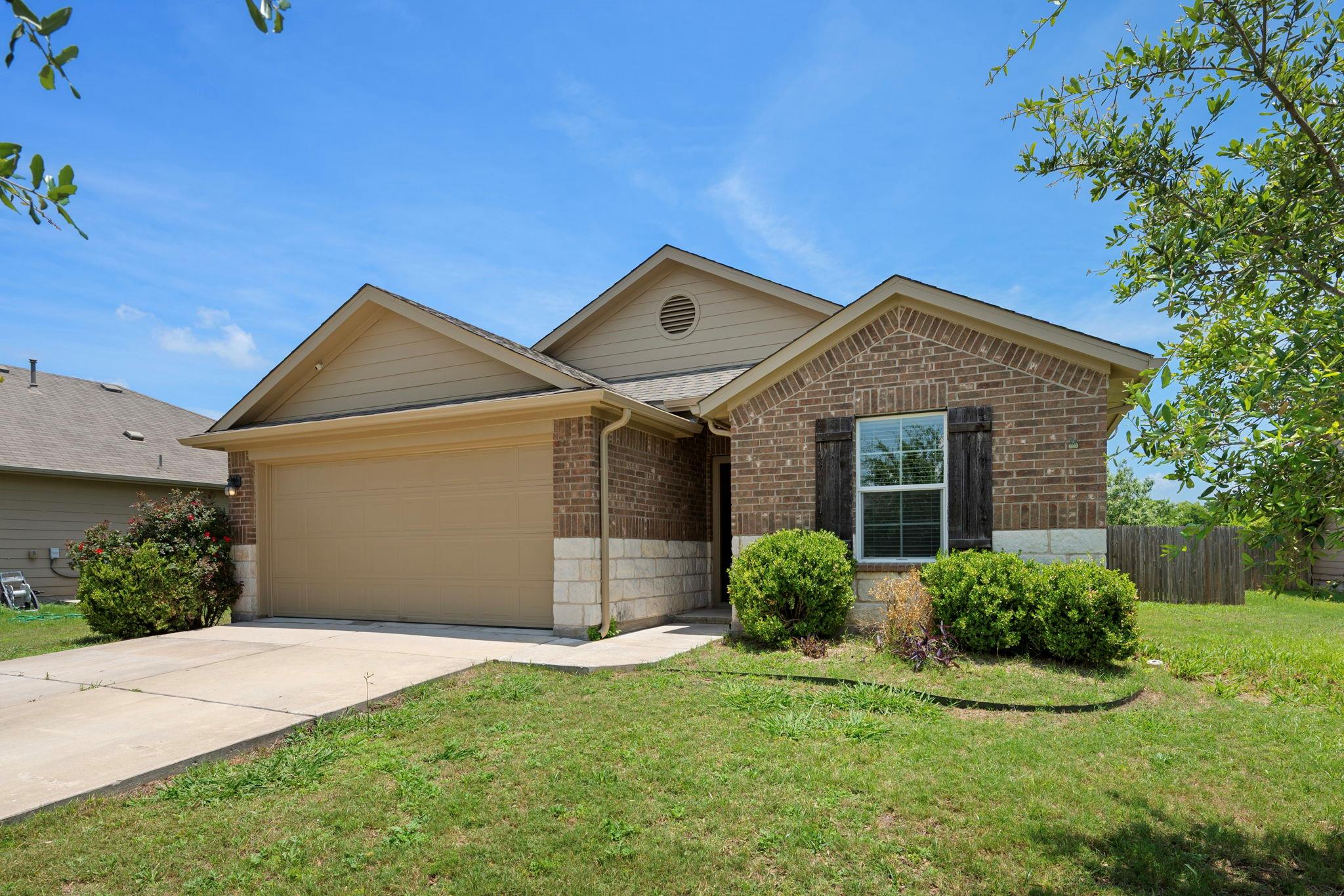 Listing photo 1 of 533  Luna Vista Dr