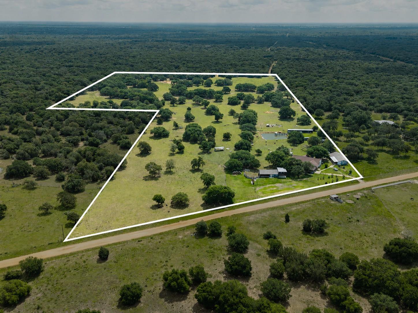 Listing photo 1 of 1009  Private Road 1024 None