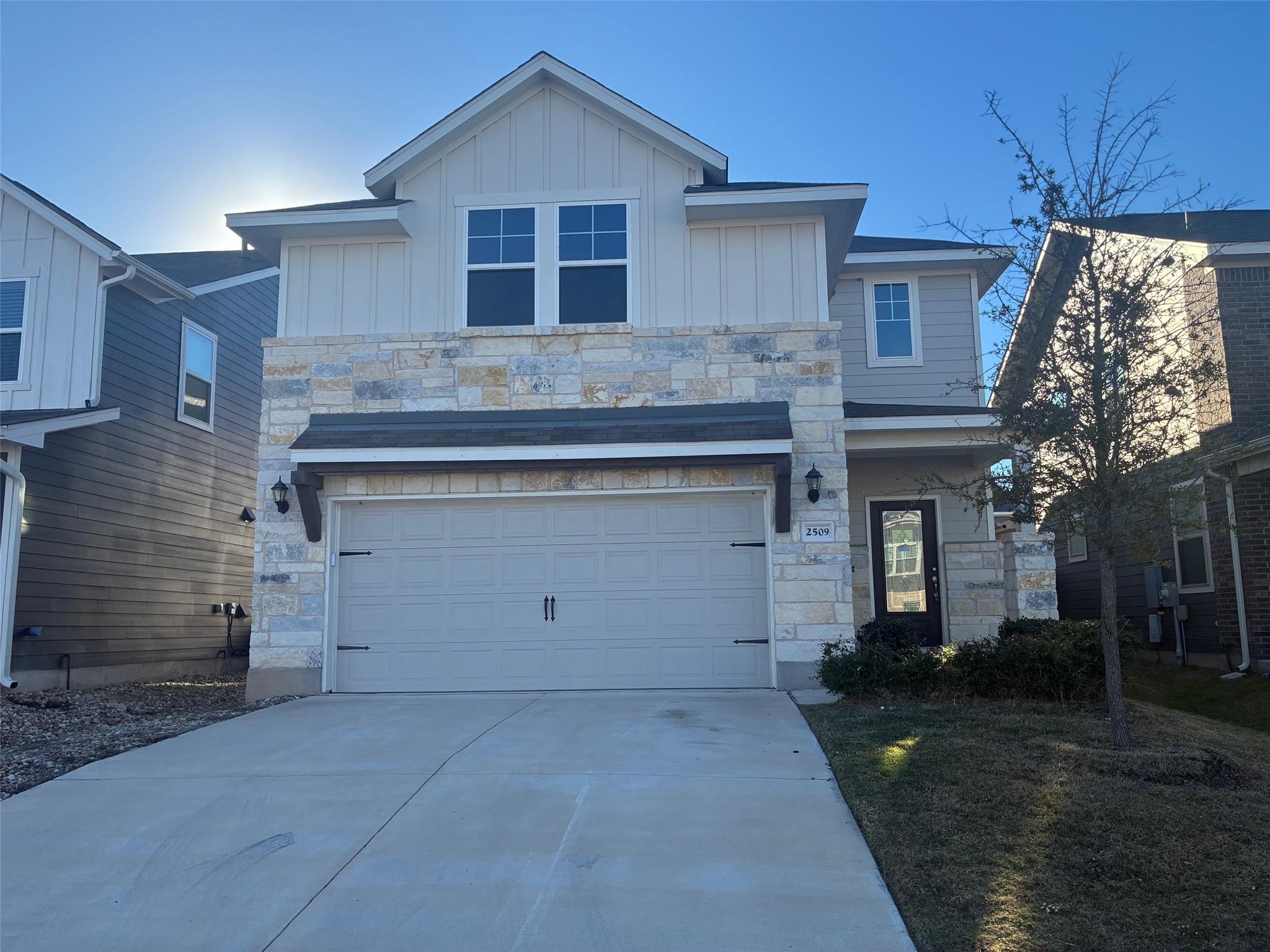 Listing photo 1 of 2509  Berryville Ln