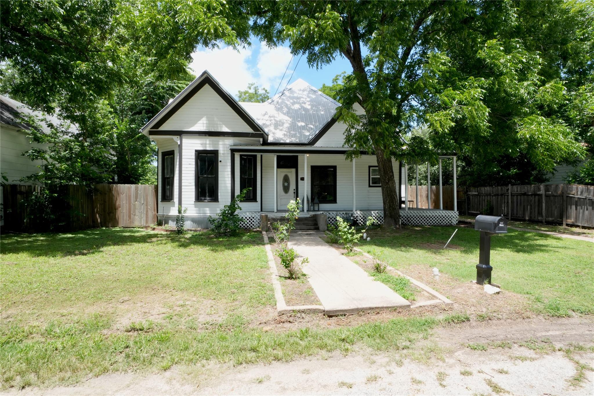 Charming vintage residence with a welcoming front