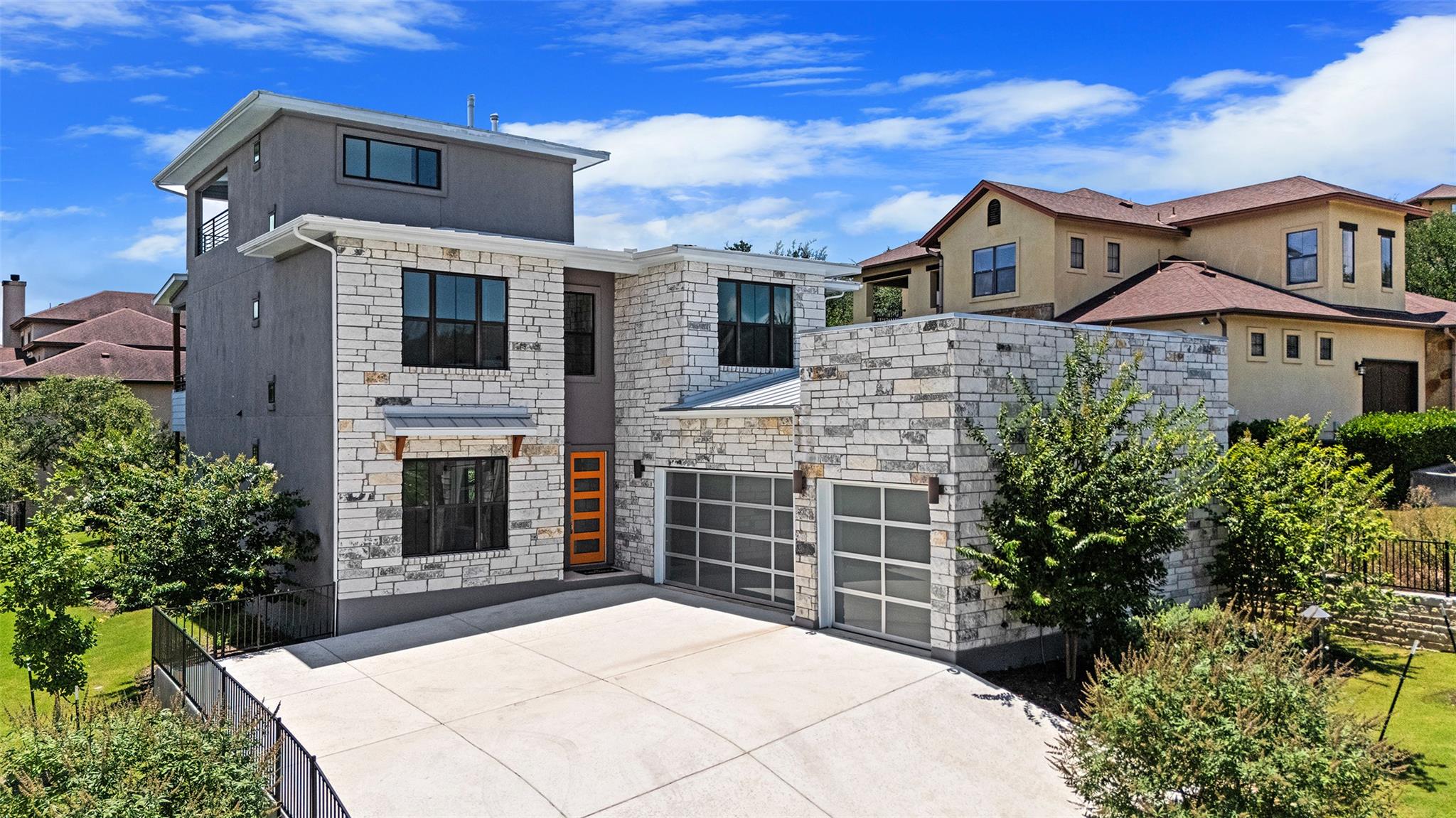 Listing photo 1 of 15087  Dorothy Dr