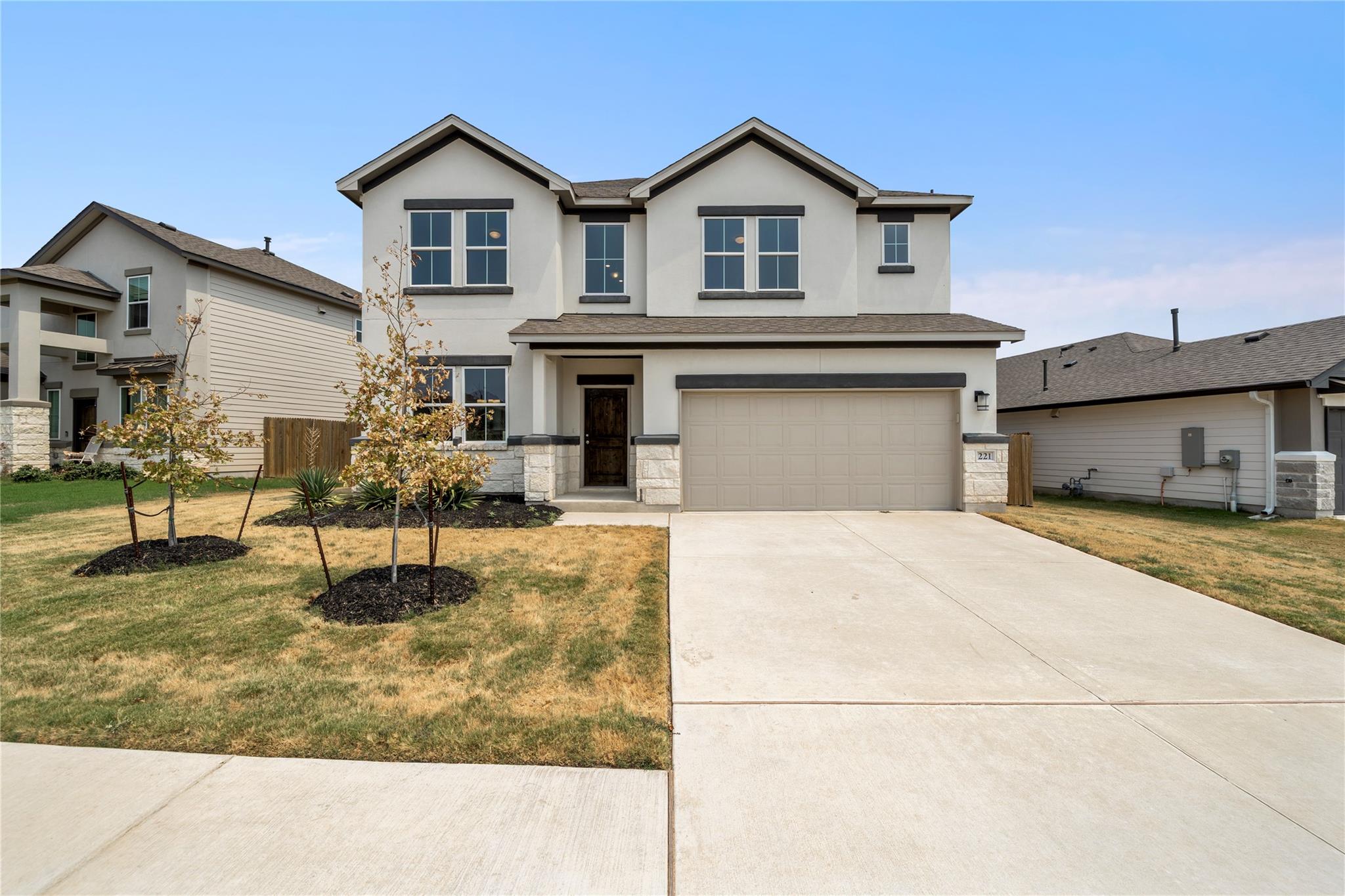 Listing photo 1 of 221  Comet Pointe Dr