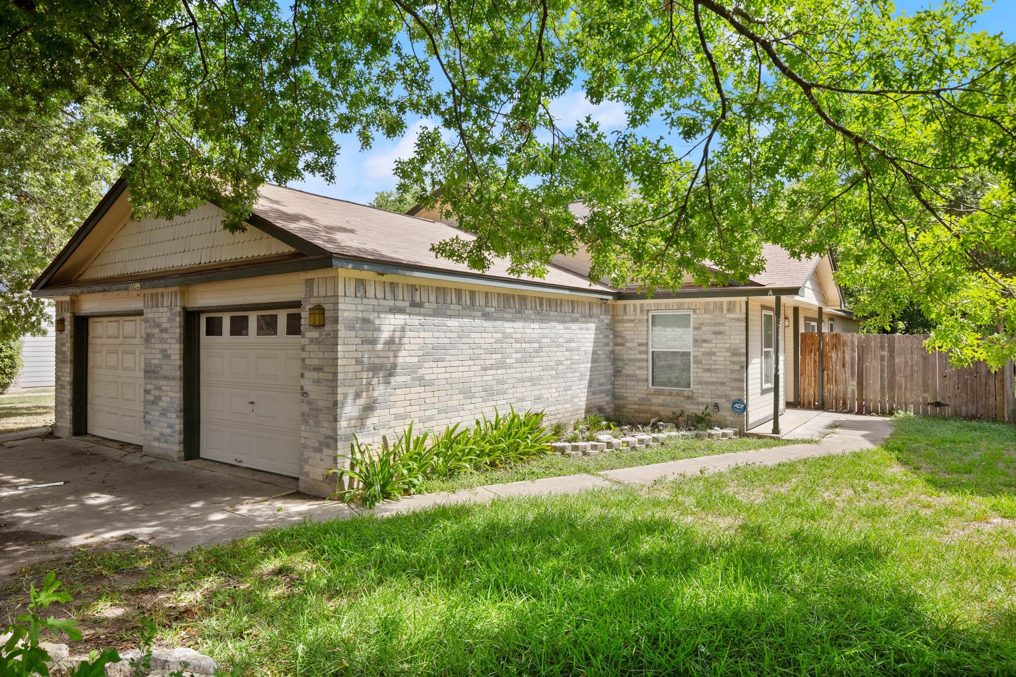 Listing photo 1 of 13309  Saddlebrook Trl  #A