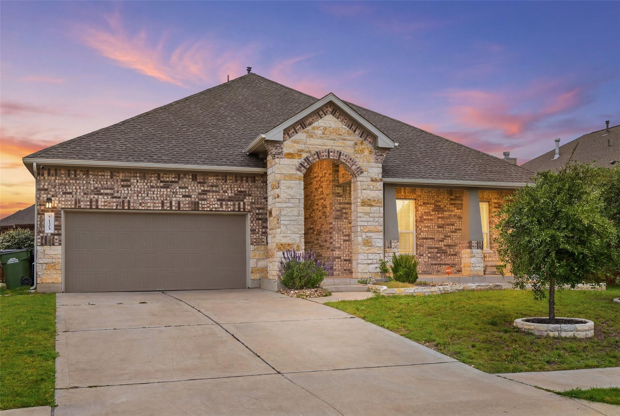 Listing photo 1 of 125  Callie Way